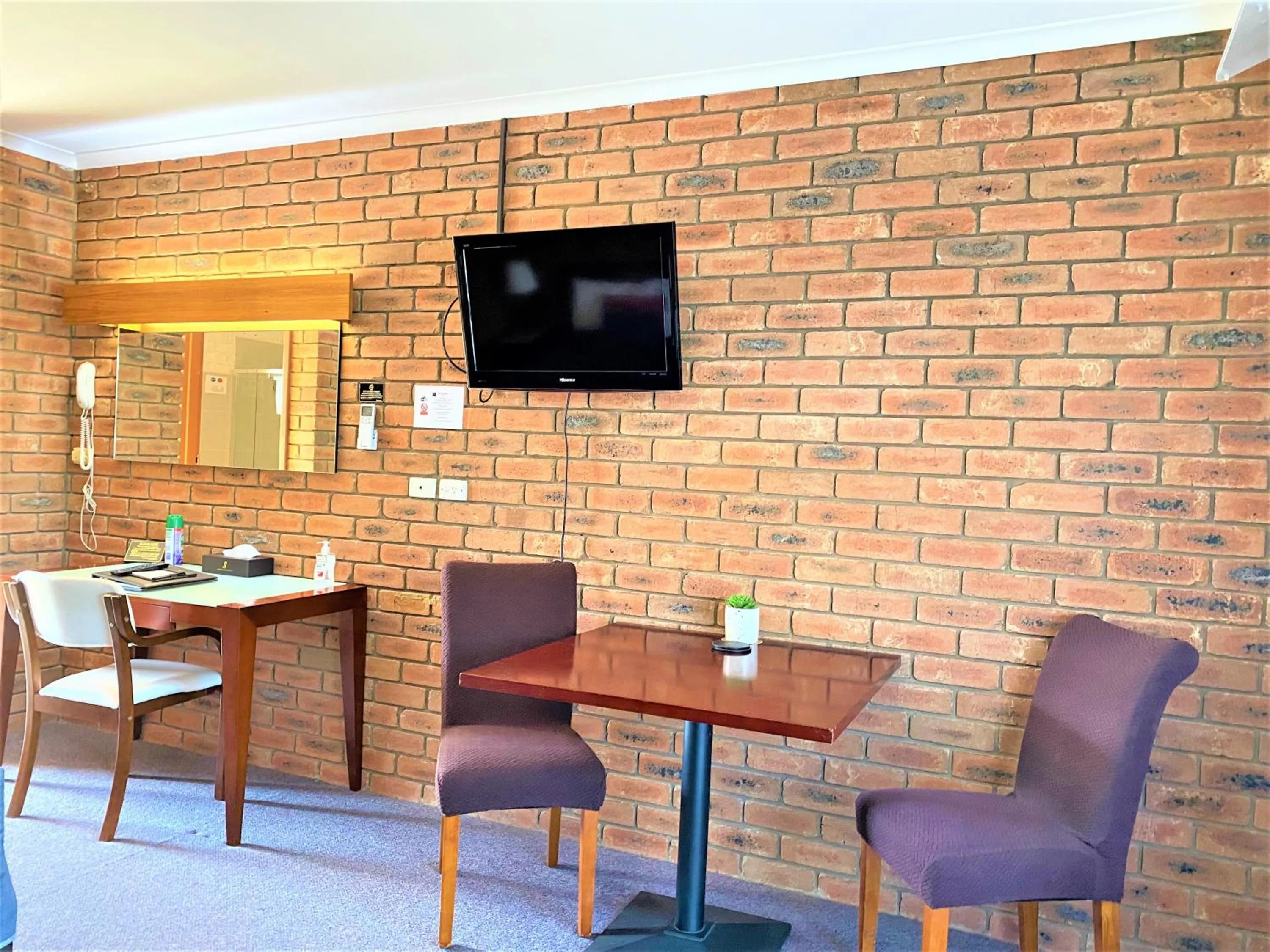 Seating area in Jolly Swagman Motor Inn Euroa