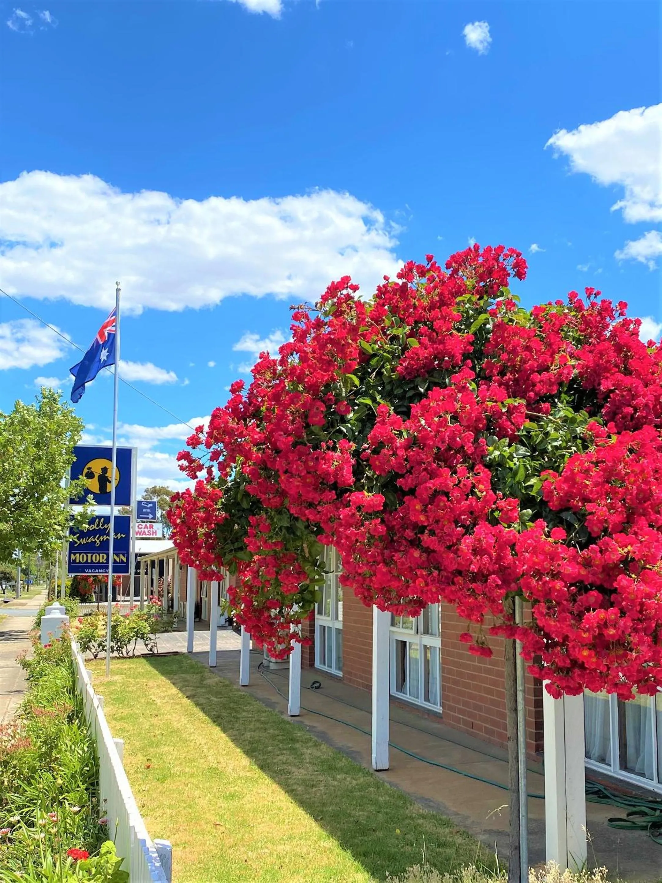 Property building in Jolly Swagman Motor Inn Euroa