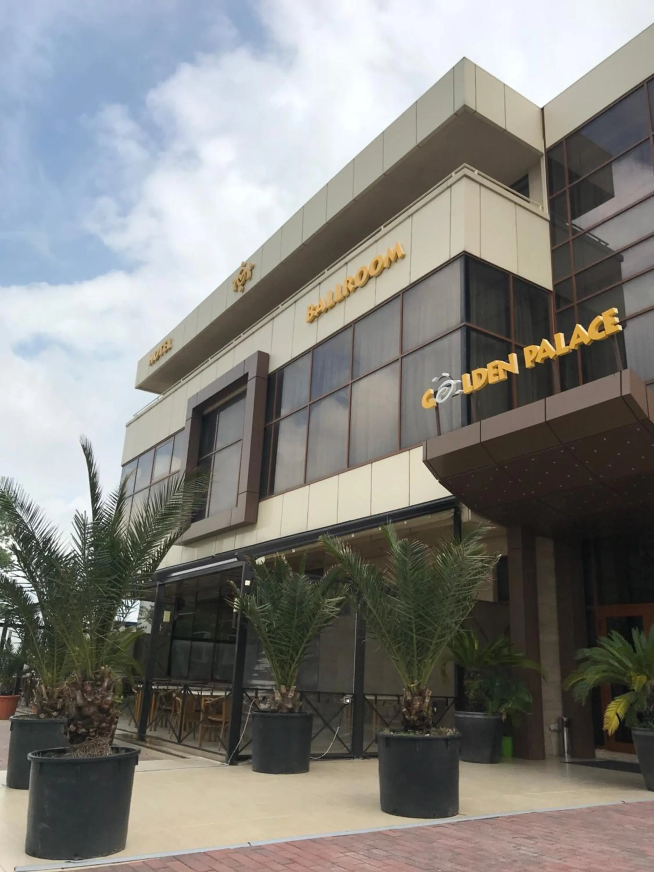 Facade/entrance in Hotel Golden Palace