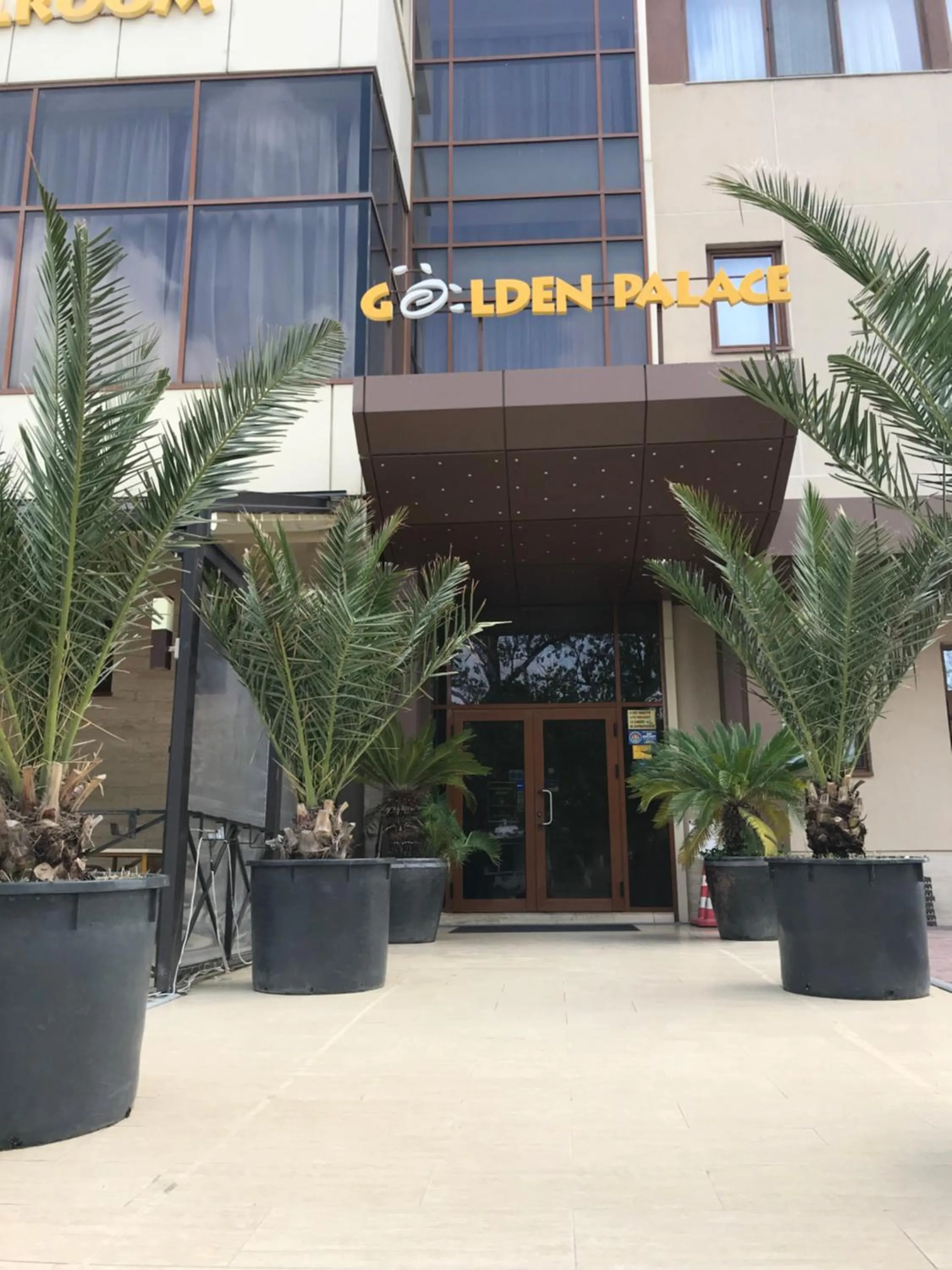 Facade/entrance in Hotel Golden Palace