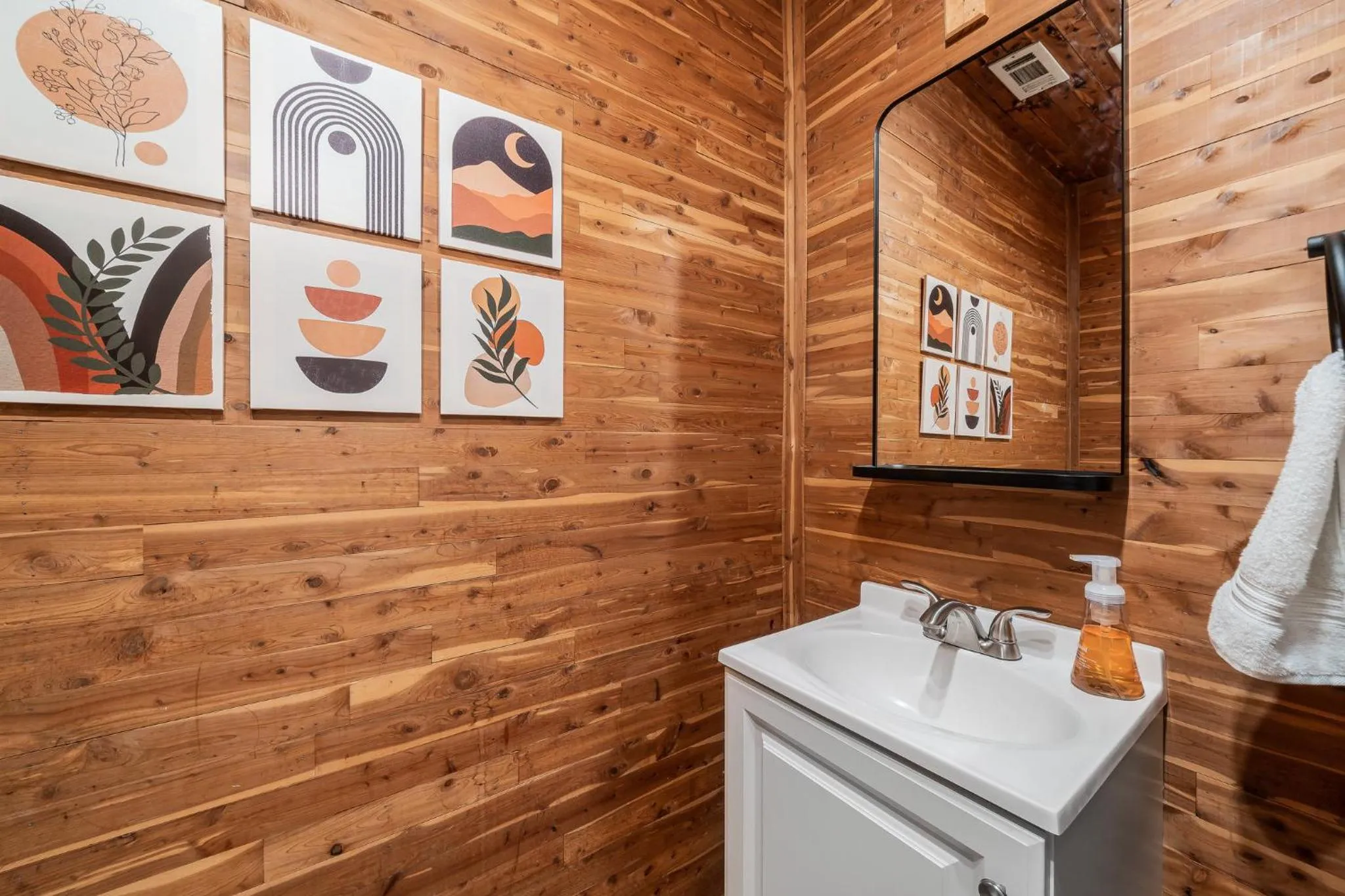 Sunset House - Luxury Pool and Hot Tub Retreat