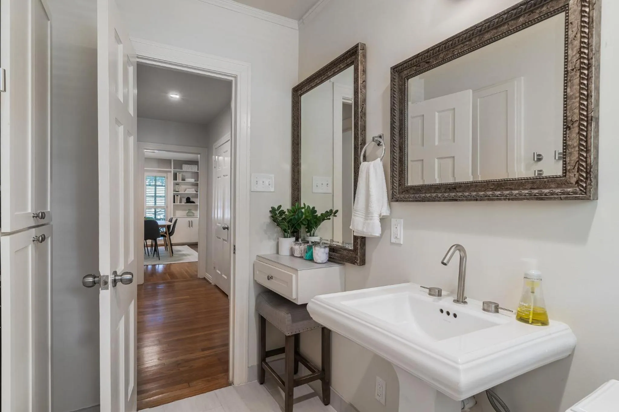 Sunset House - Luxury Pool and Hot Tub Retreat