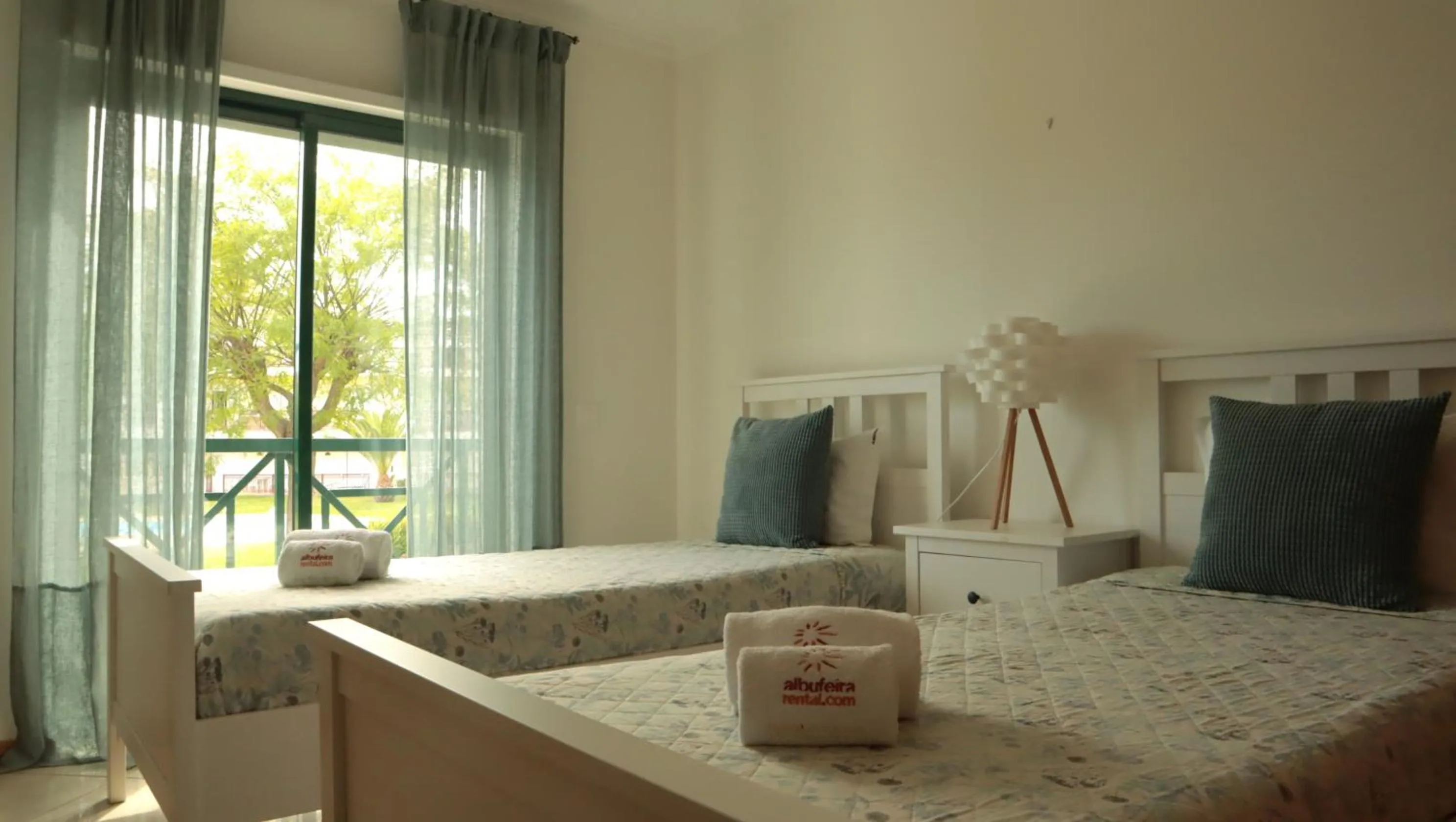 Bed in Jardins de Santa Eulália By Albufeira Rental