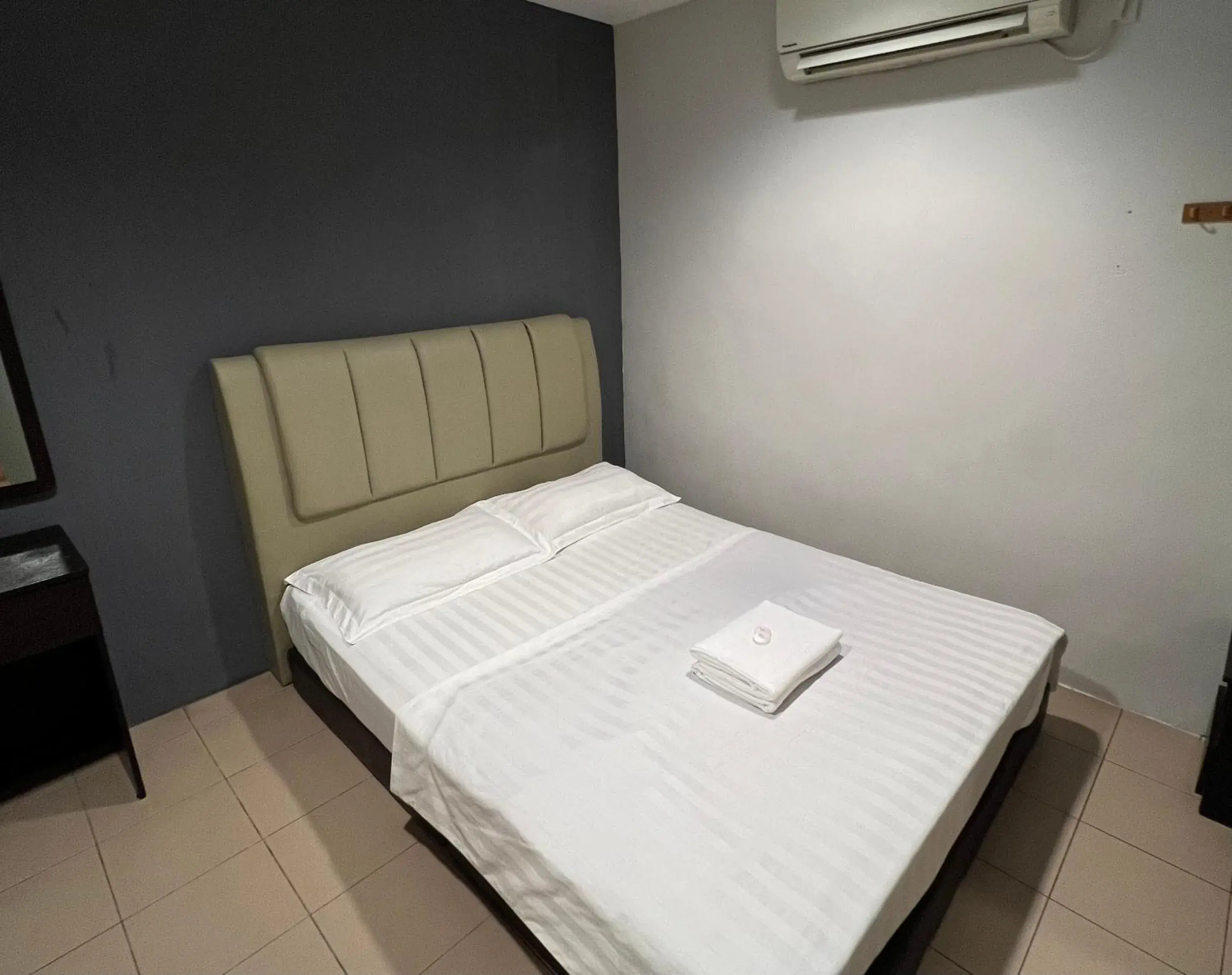 Double Room with Private Bathroom in Pekan Budget Hotel Double Room with Private Bathroom in Pekan Budget Hotel