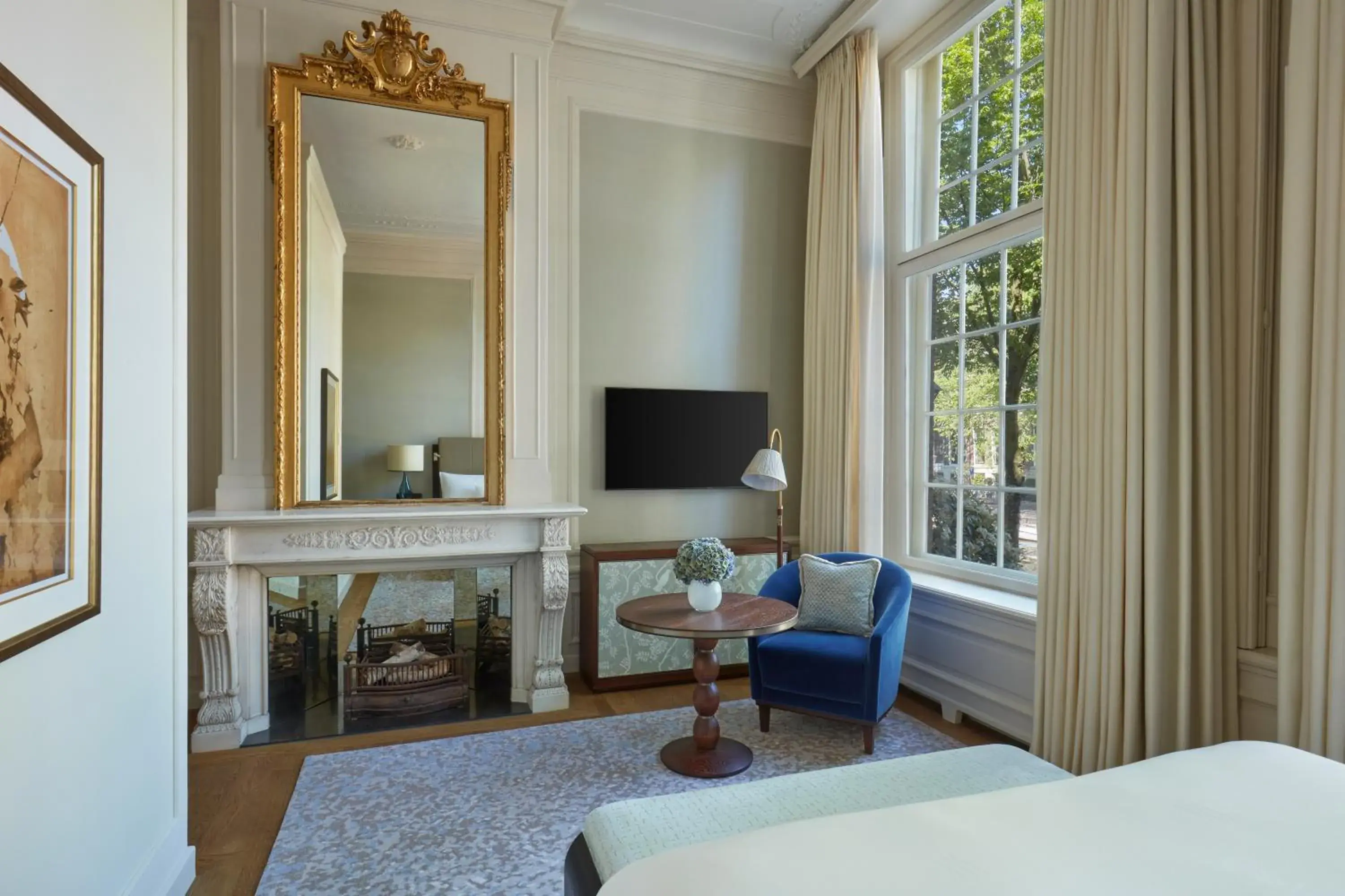 Deluxe Queen Room in Waldorf Astoria Amsterdam Deluxe Queen Room in Waldorf Astoria Amsterdam