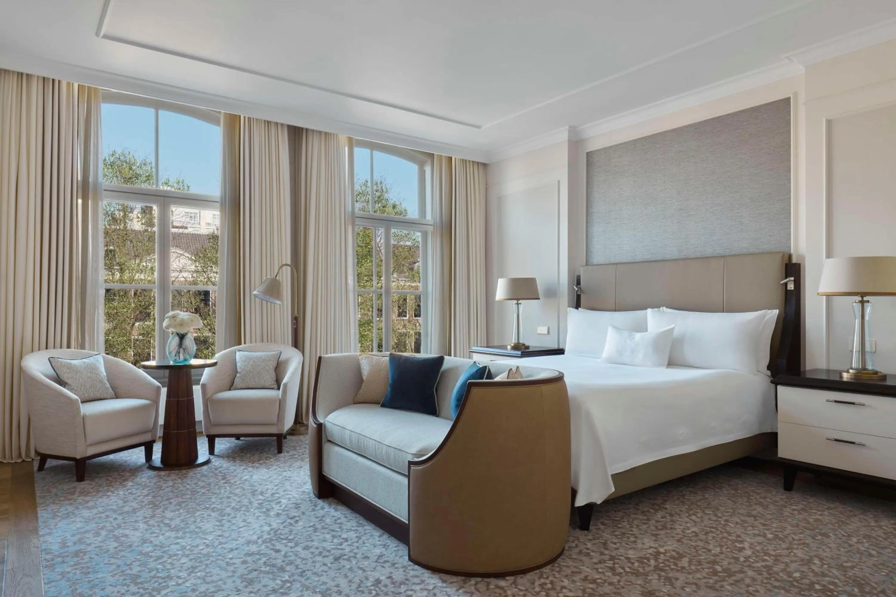Living room, Bed in Waldorf Astoria Amsterdam