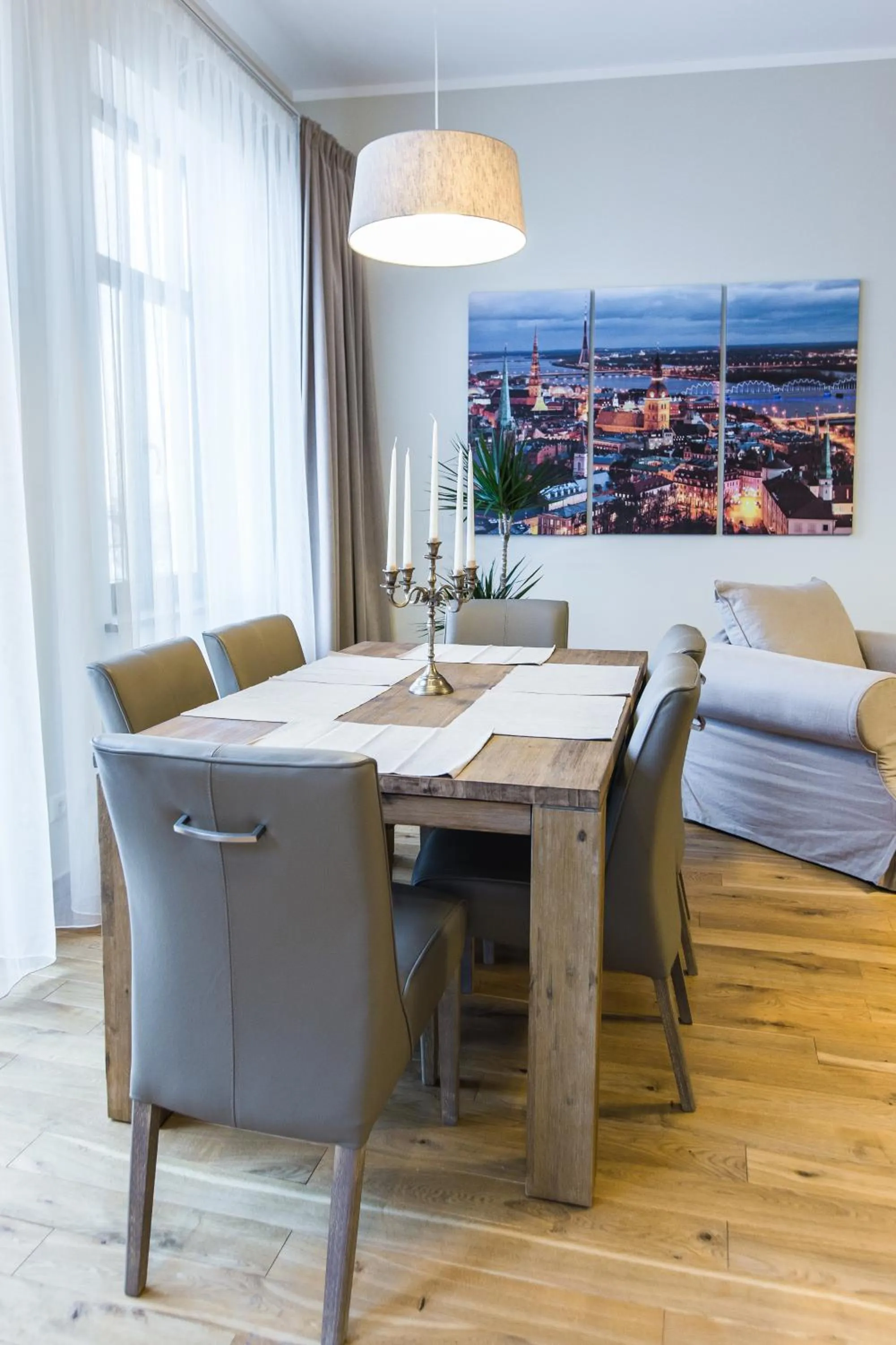 Dining area in Riga Lux Apartments - Ernesta, Free parking