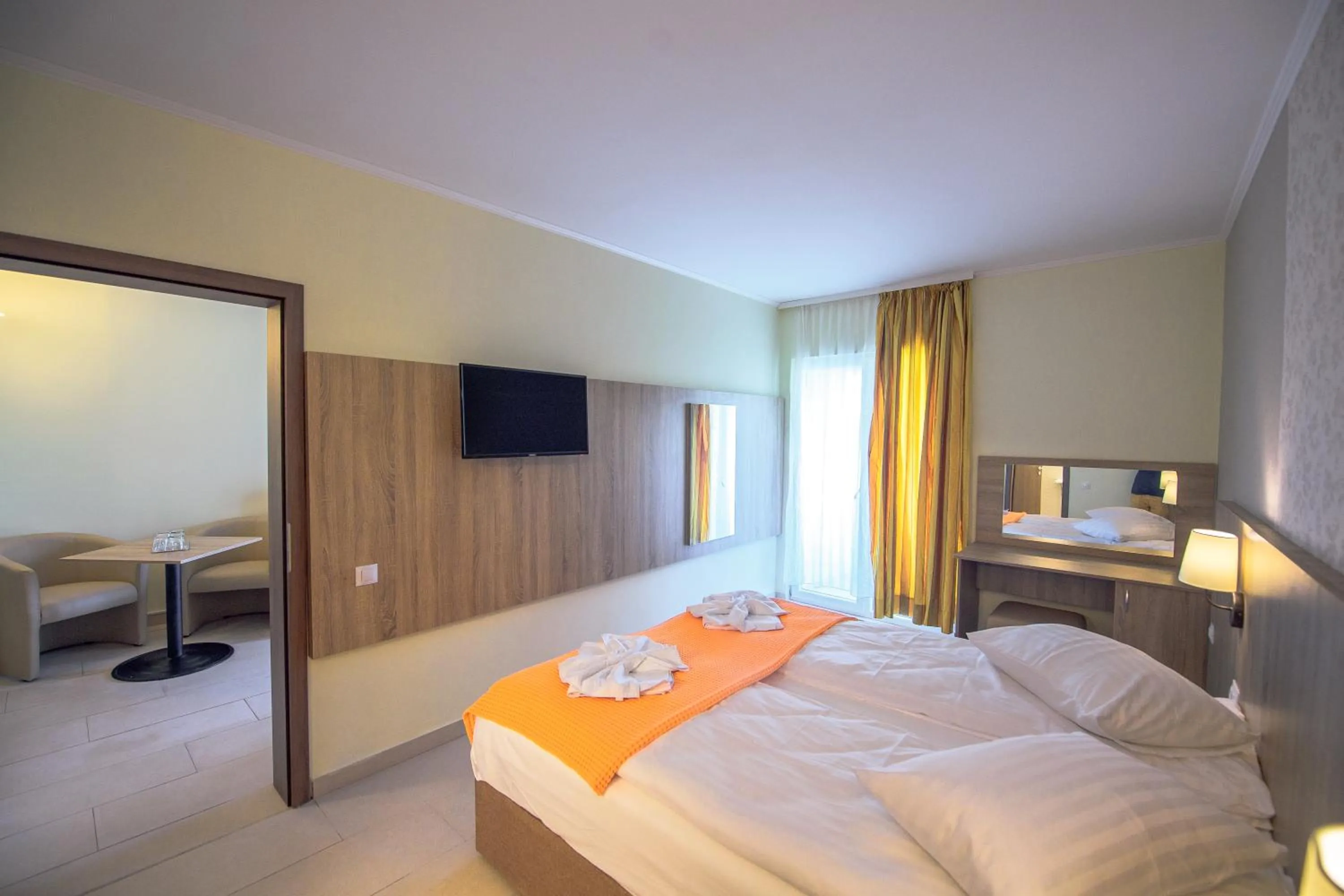 Bedroom, Bed in Hotel Piccadilly