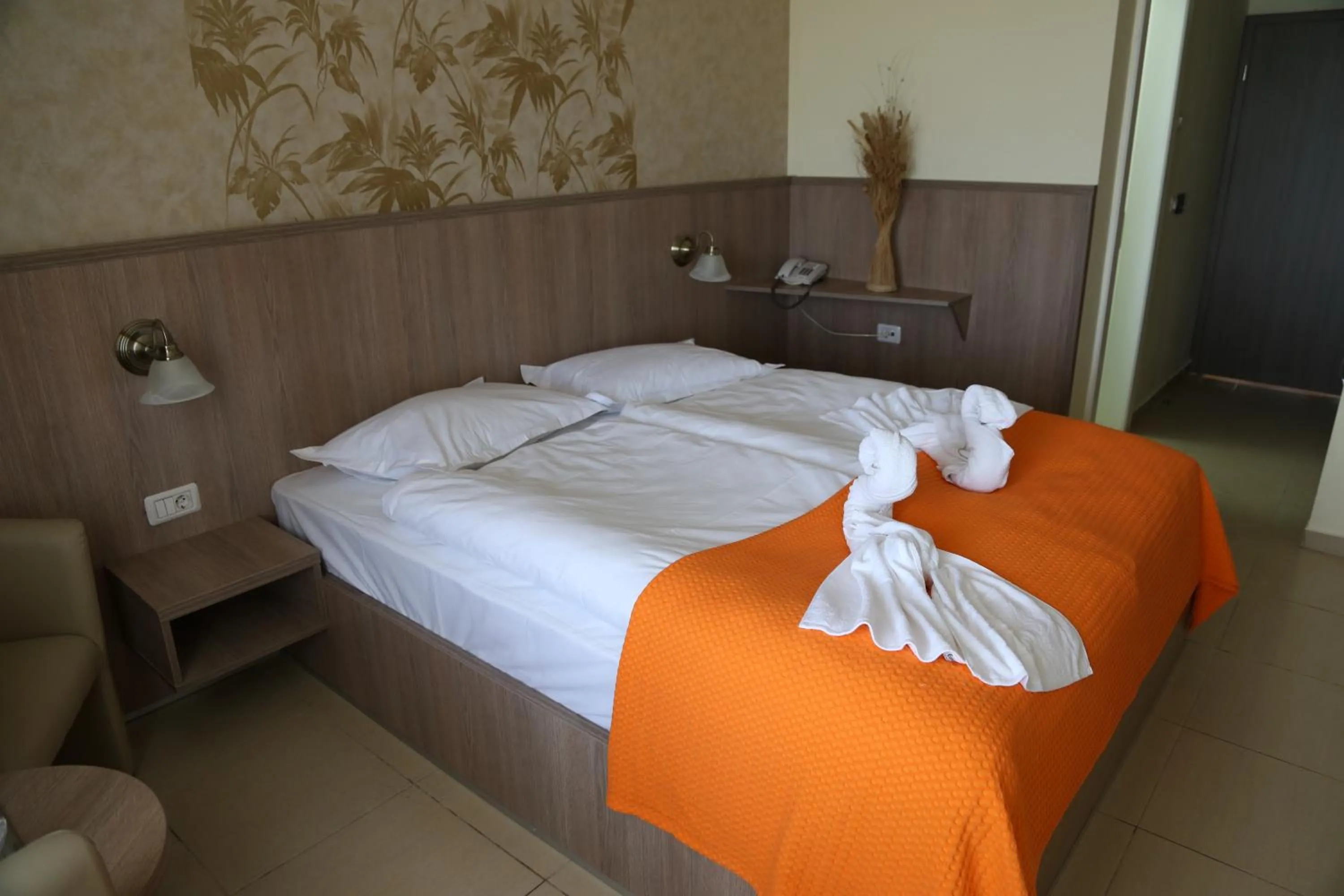 Photo of the whole room, Bed in Hotel Piccadilly