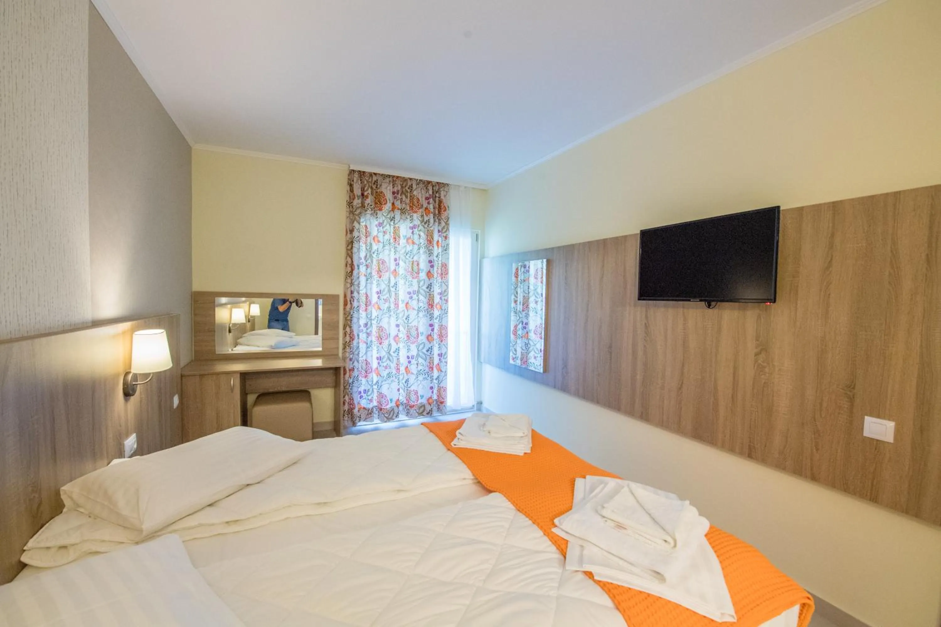 Bedroom, Bed in Hotel Piccadilly