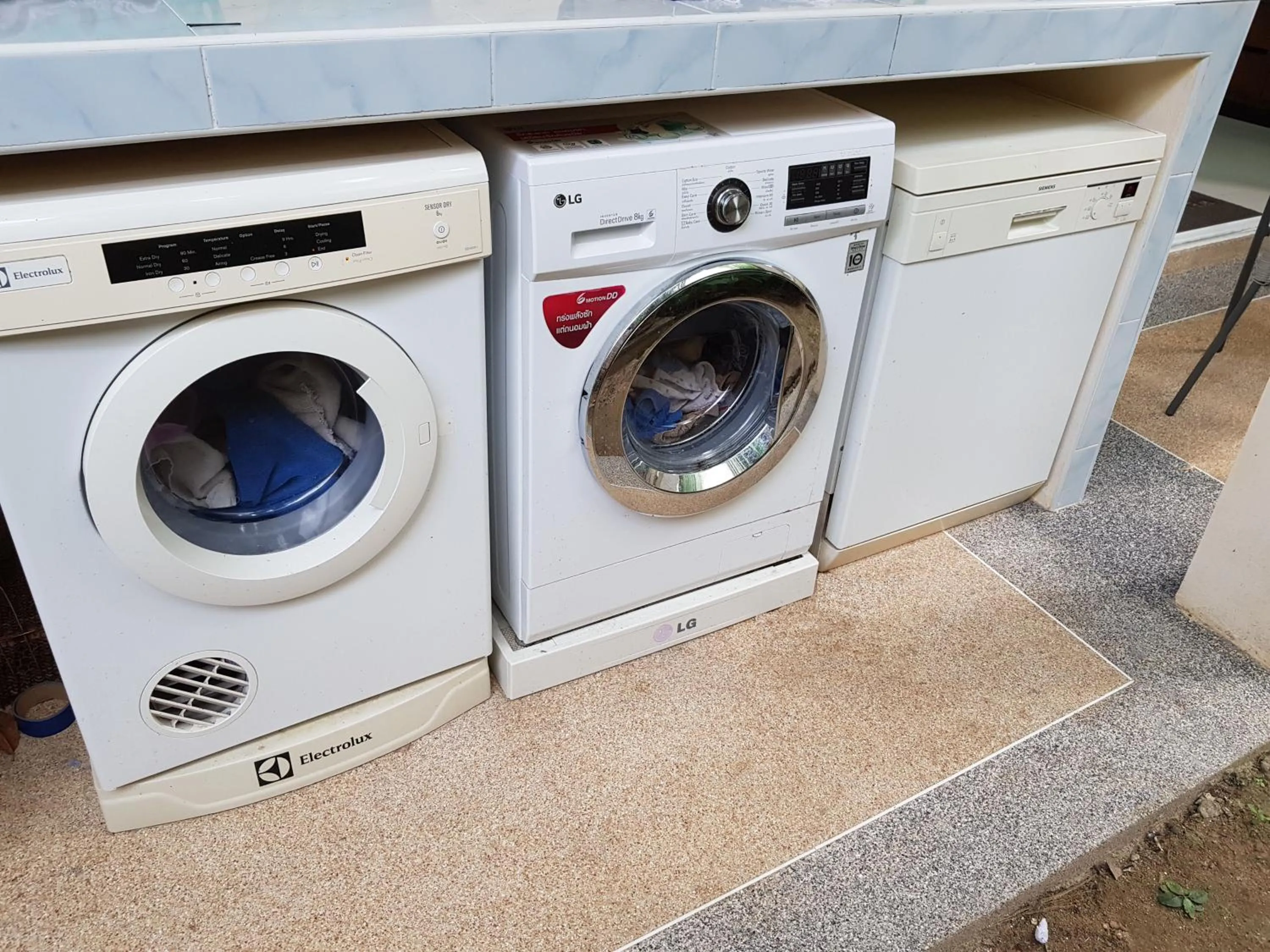 washing machine in ViewPoint Villa