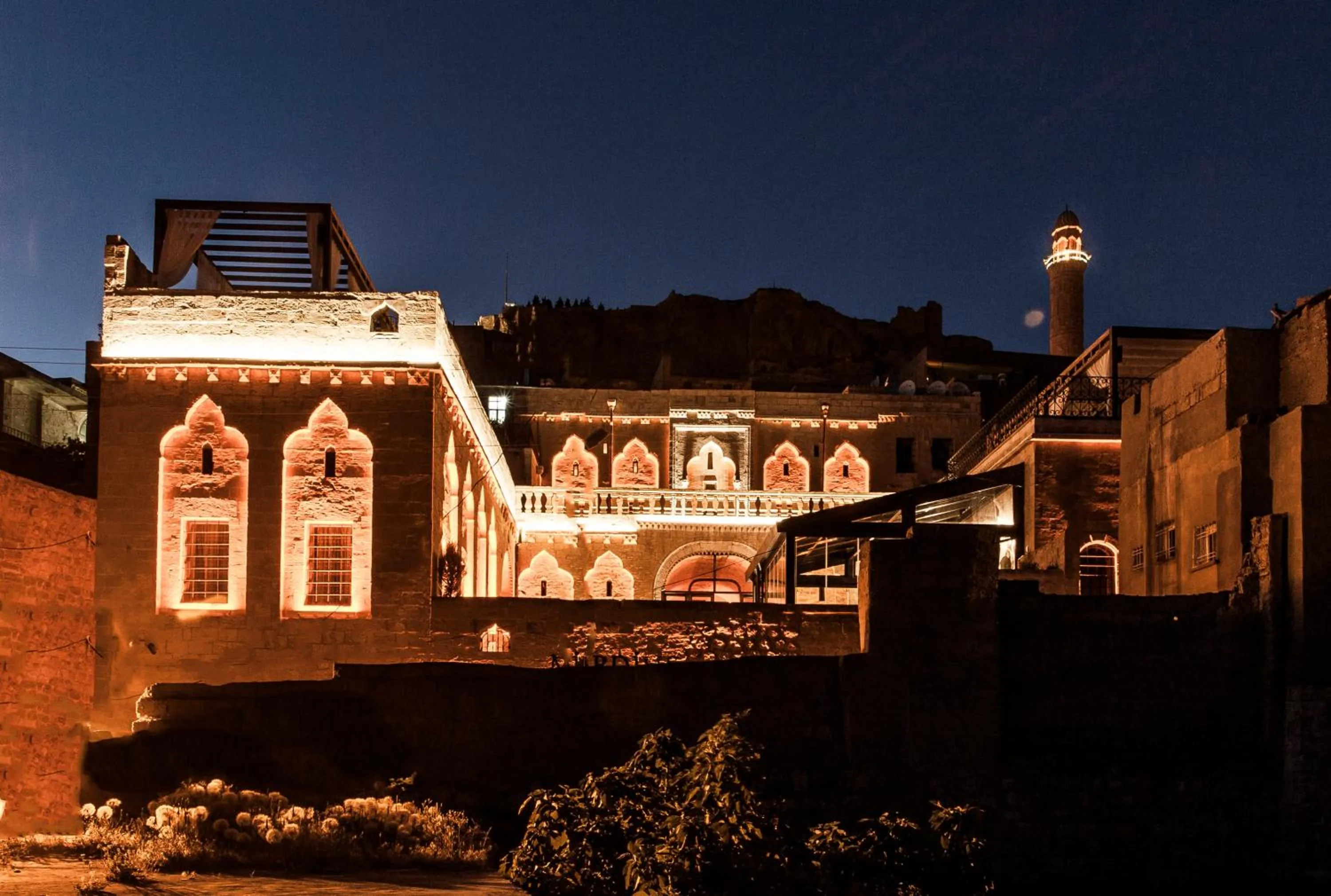Facade/entrance in Mardius Tarihi Konak
