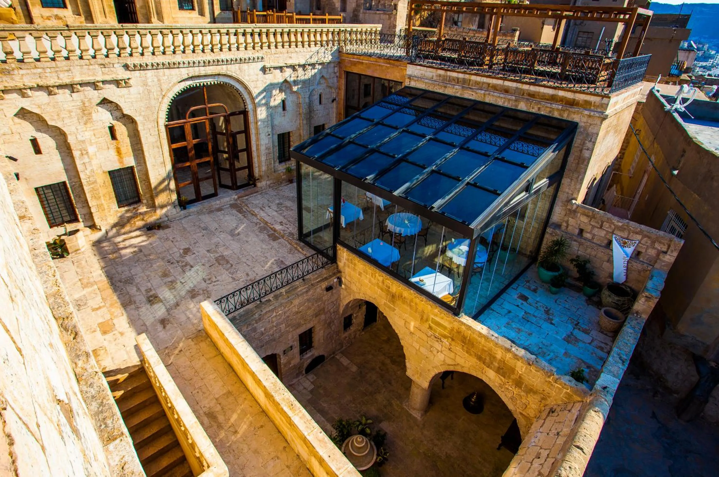 Facade/entrance in Mardius Tarihi Konak