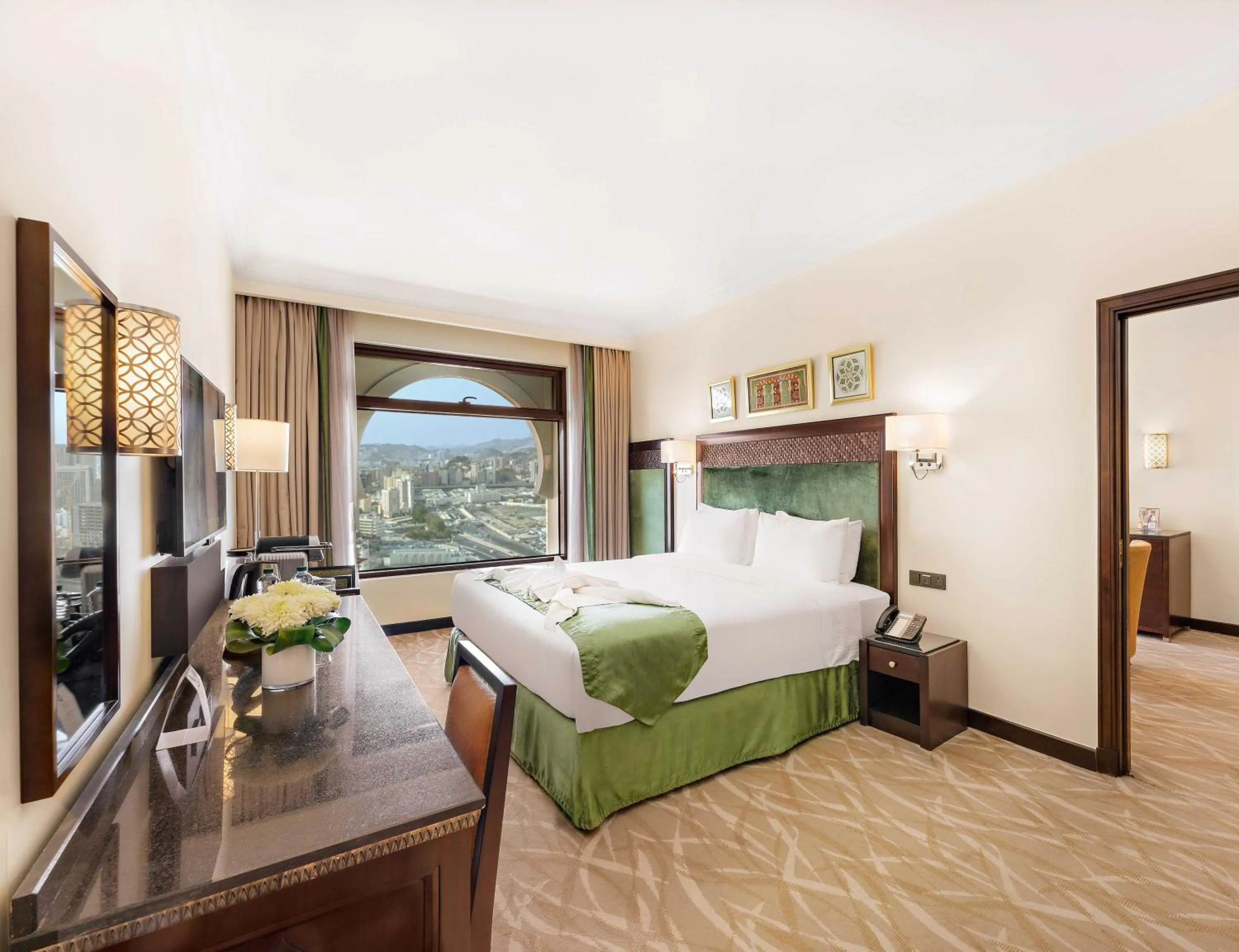 Communal lounge/ TV room, Bed in Anjum Makkah Hotel