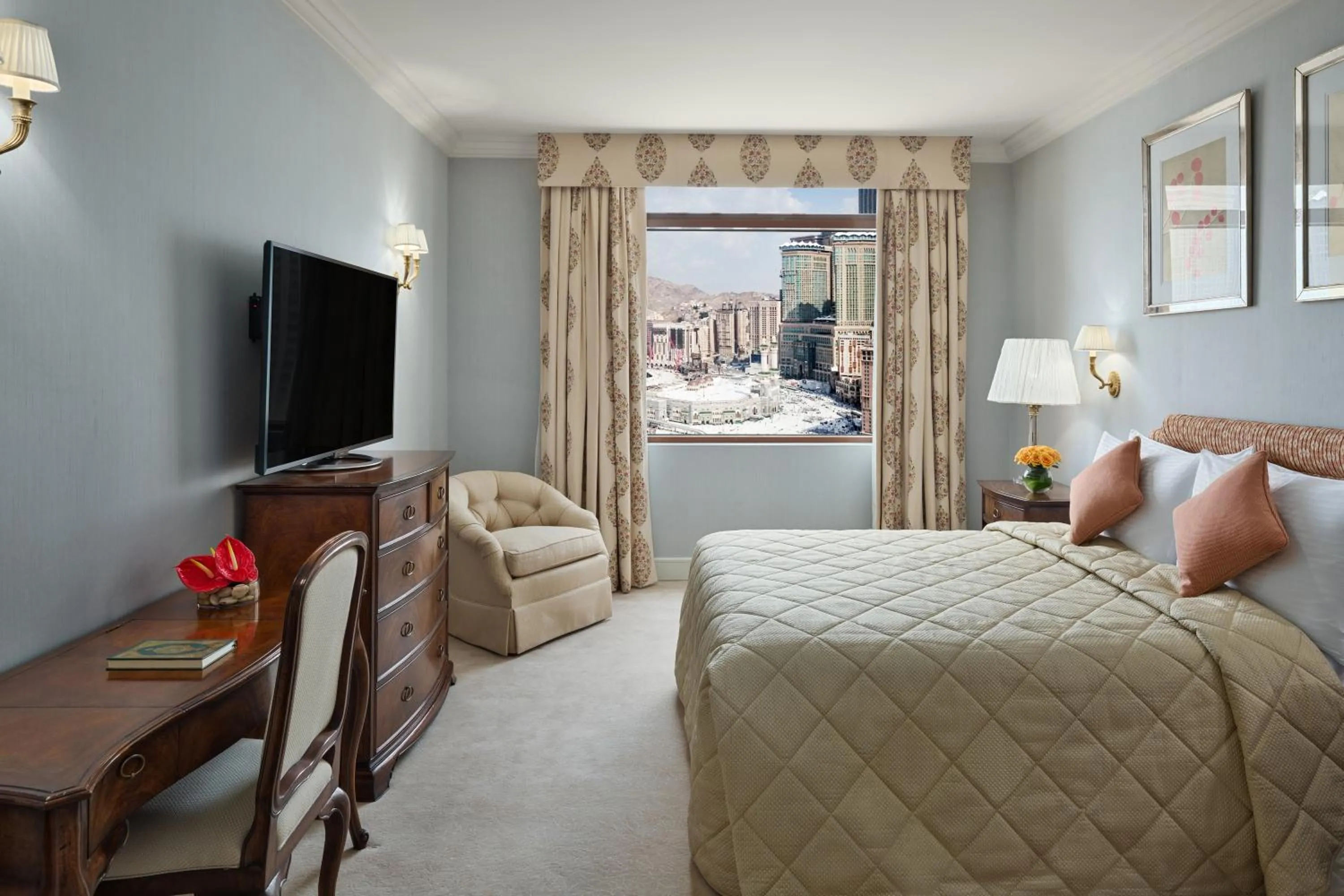 Communal lounge/ TV room, Bed in Anjum Makkah Hotel