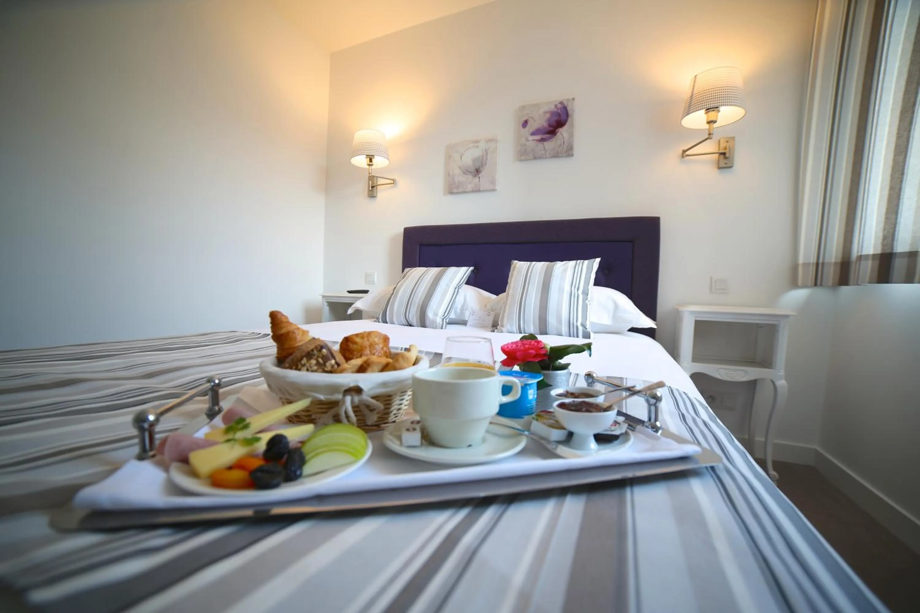 Bed in Hotel Restaurant Le Lion d'Or