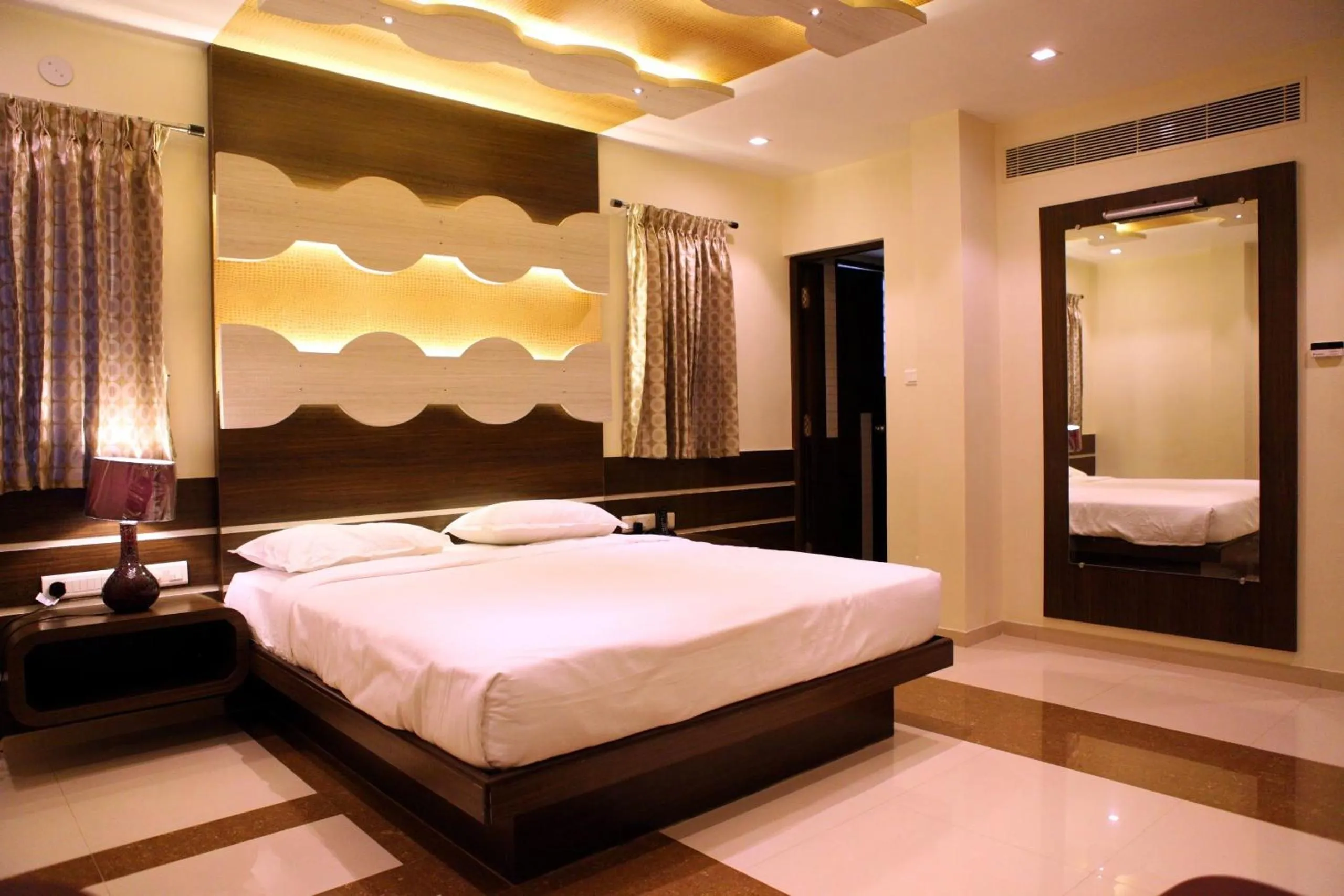 Photo of the whole room, Bed in SBS Grand