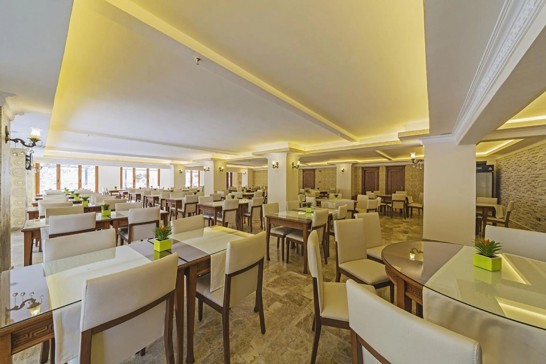 Restaurant/places to eat in Lausos Palace Hotel Şişli