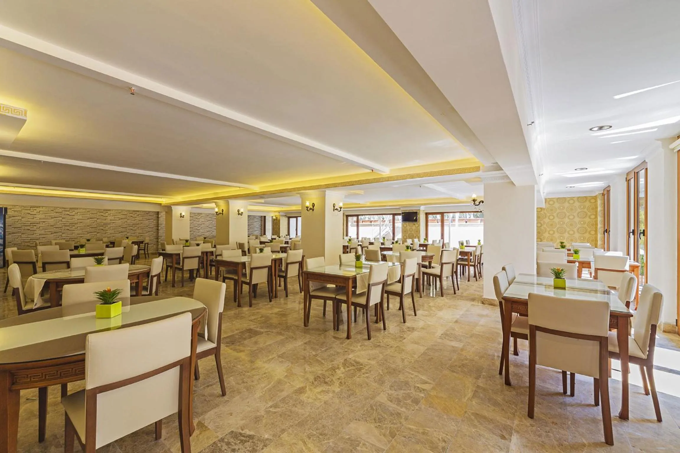 Restaurant/places to eat in Lausos Palace Hotel Şişli