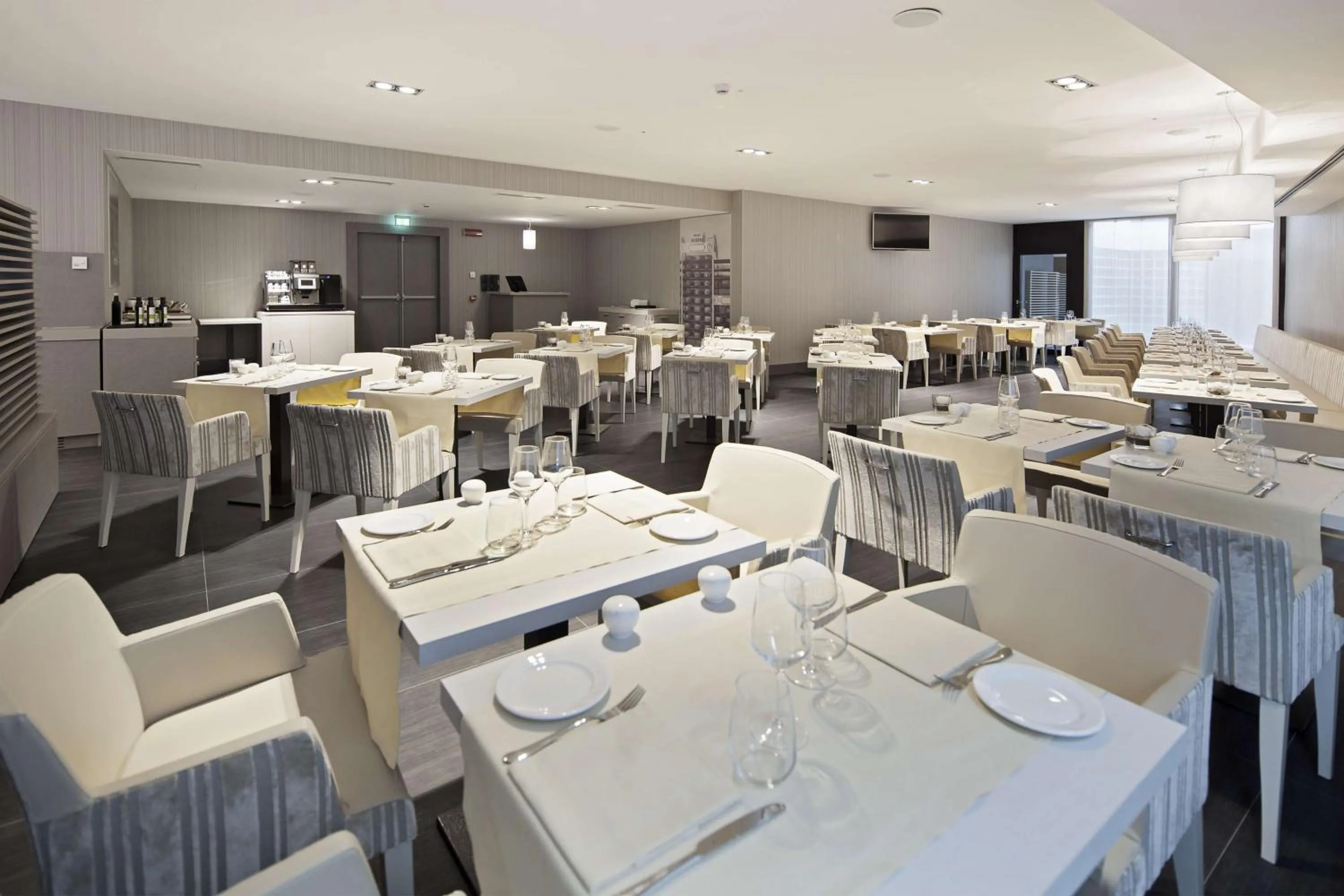 Restaurant/places to eat in NH Parma