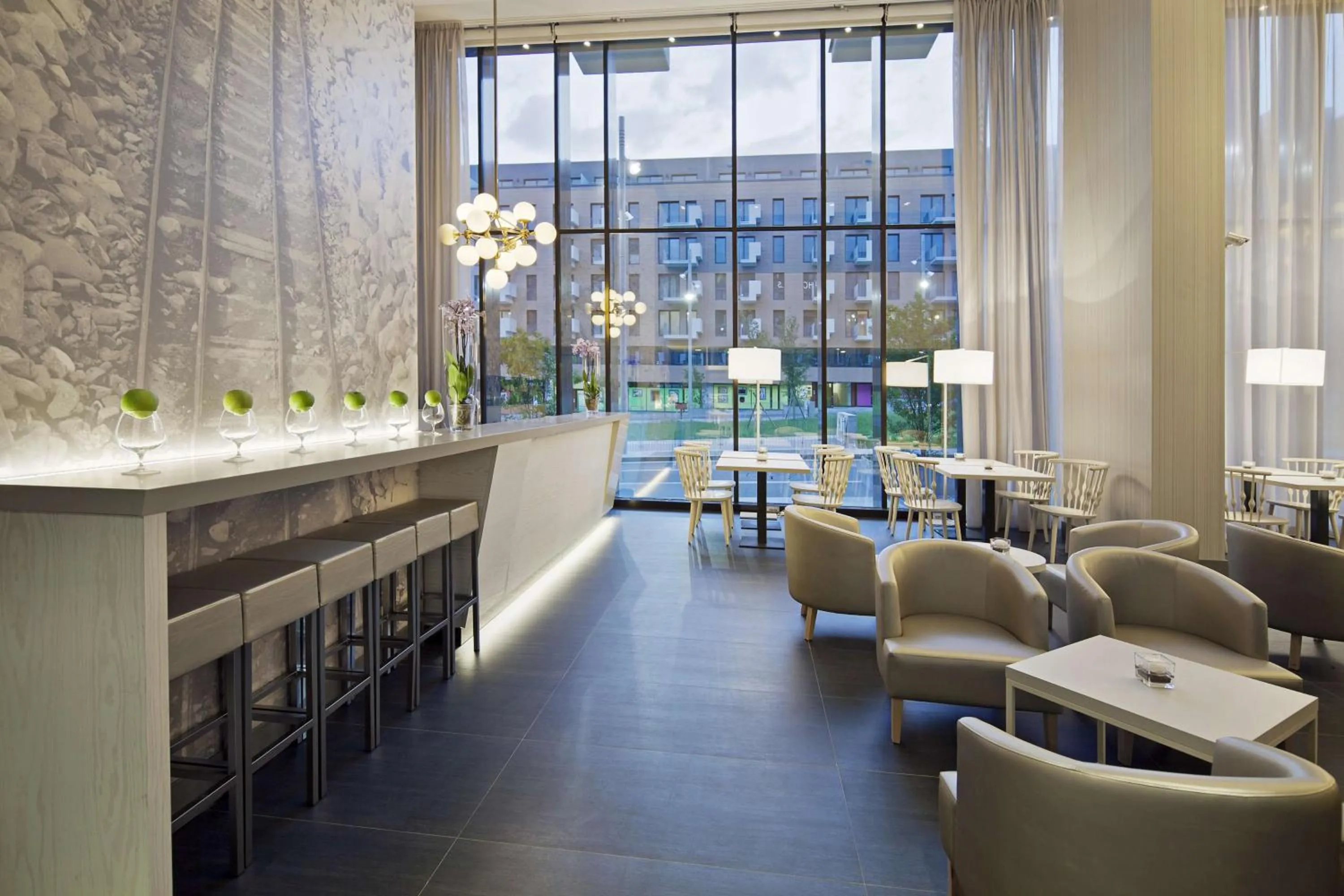 Lounge or bar in NH Parma