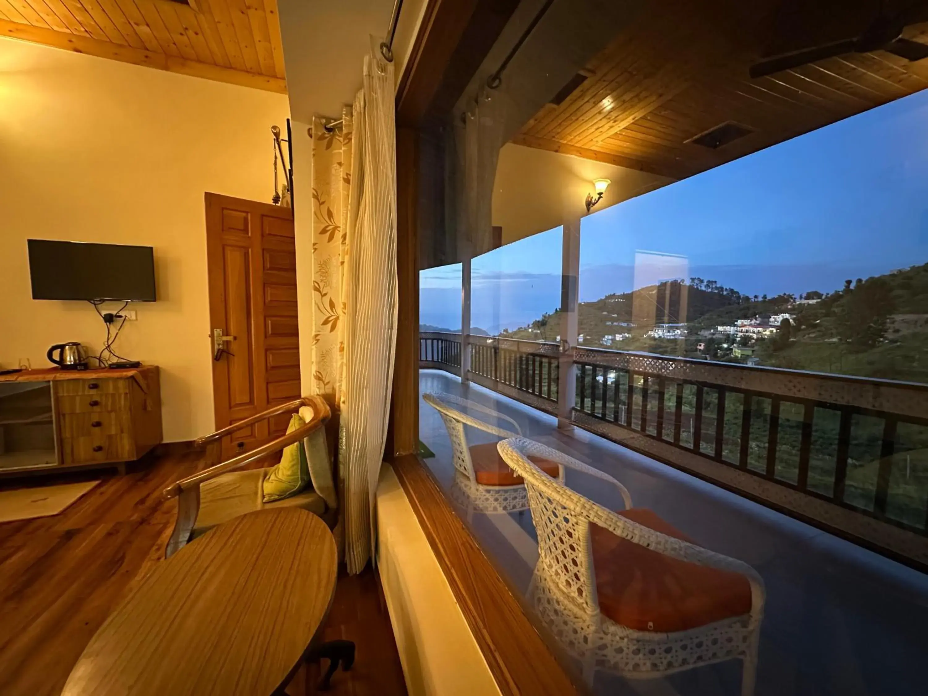 Deluxe Double or Twin Room with Balcony in HighField Villa Deluxe Double or Twin Room with Balcony in HighField Villa