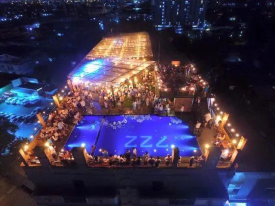 Swimming pool in Varindavan Park Serviced Residence