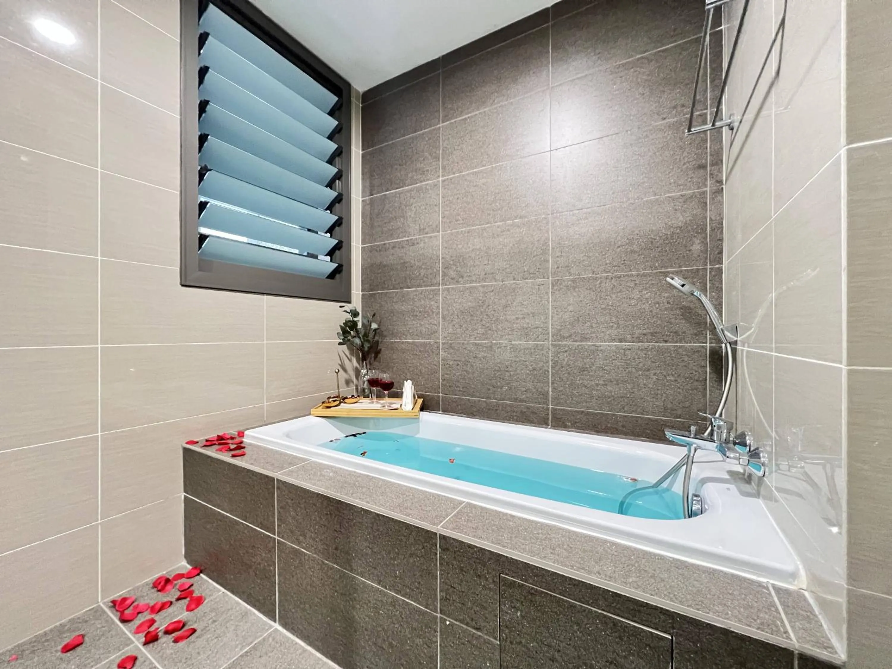 Shower in Iskandar Residence @ UHA