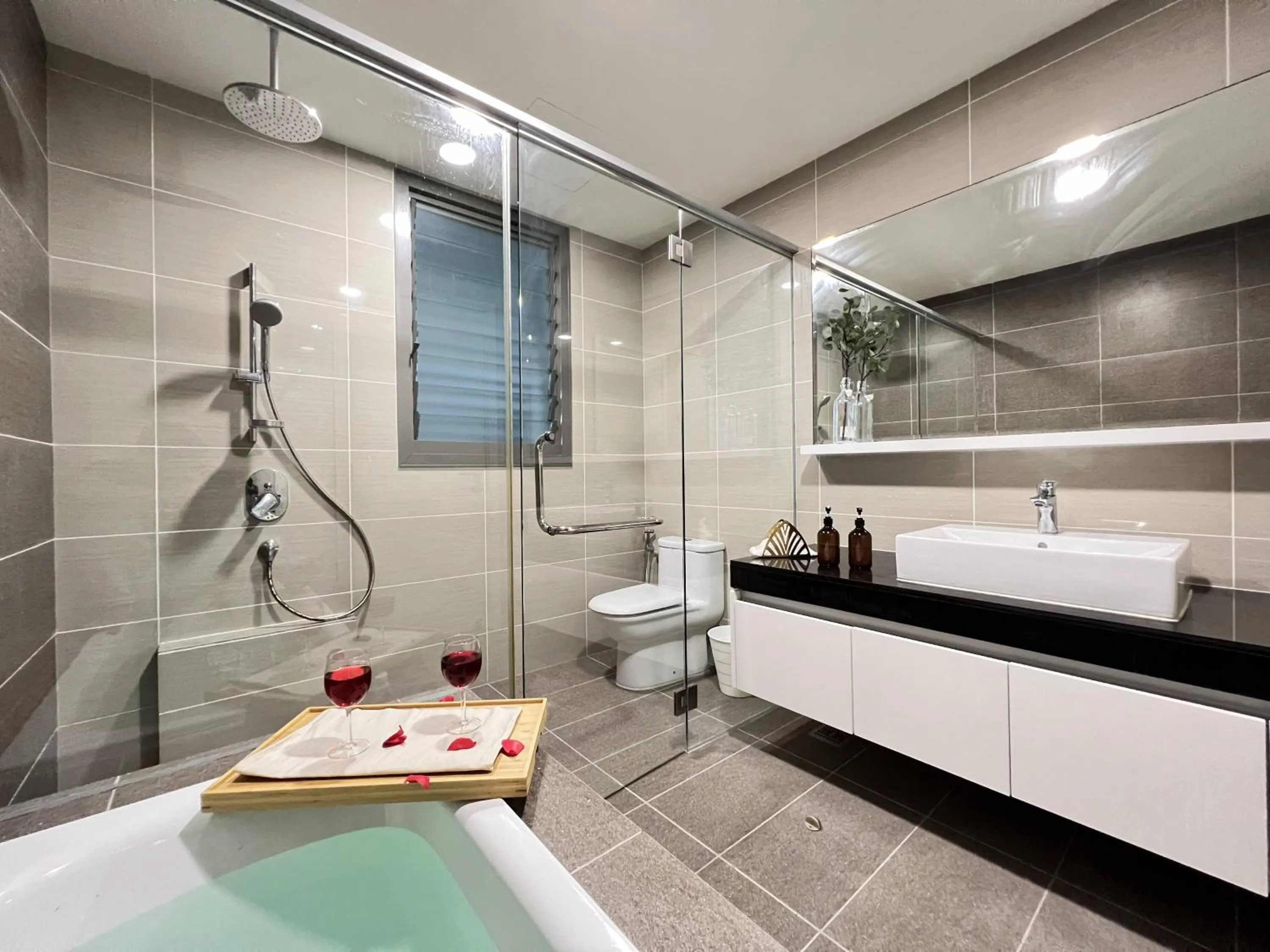 Hot Tub in Iskandar Residence @ UHA