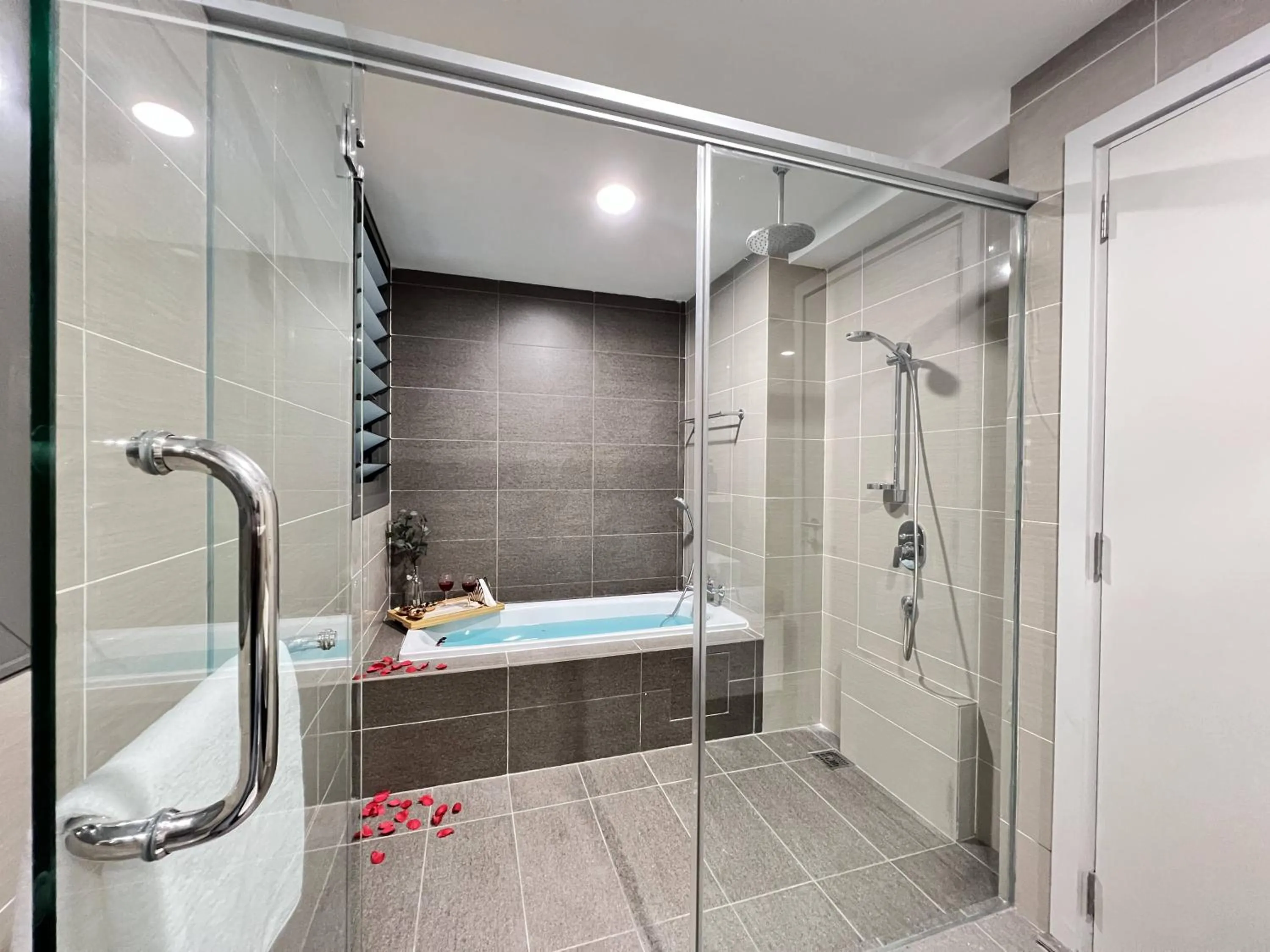 Shower in Iskandar Residence @ UHA