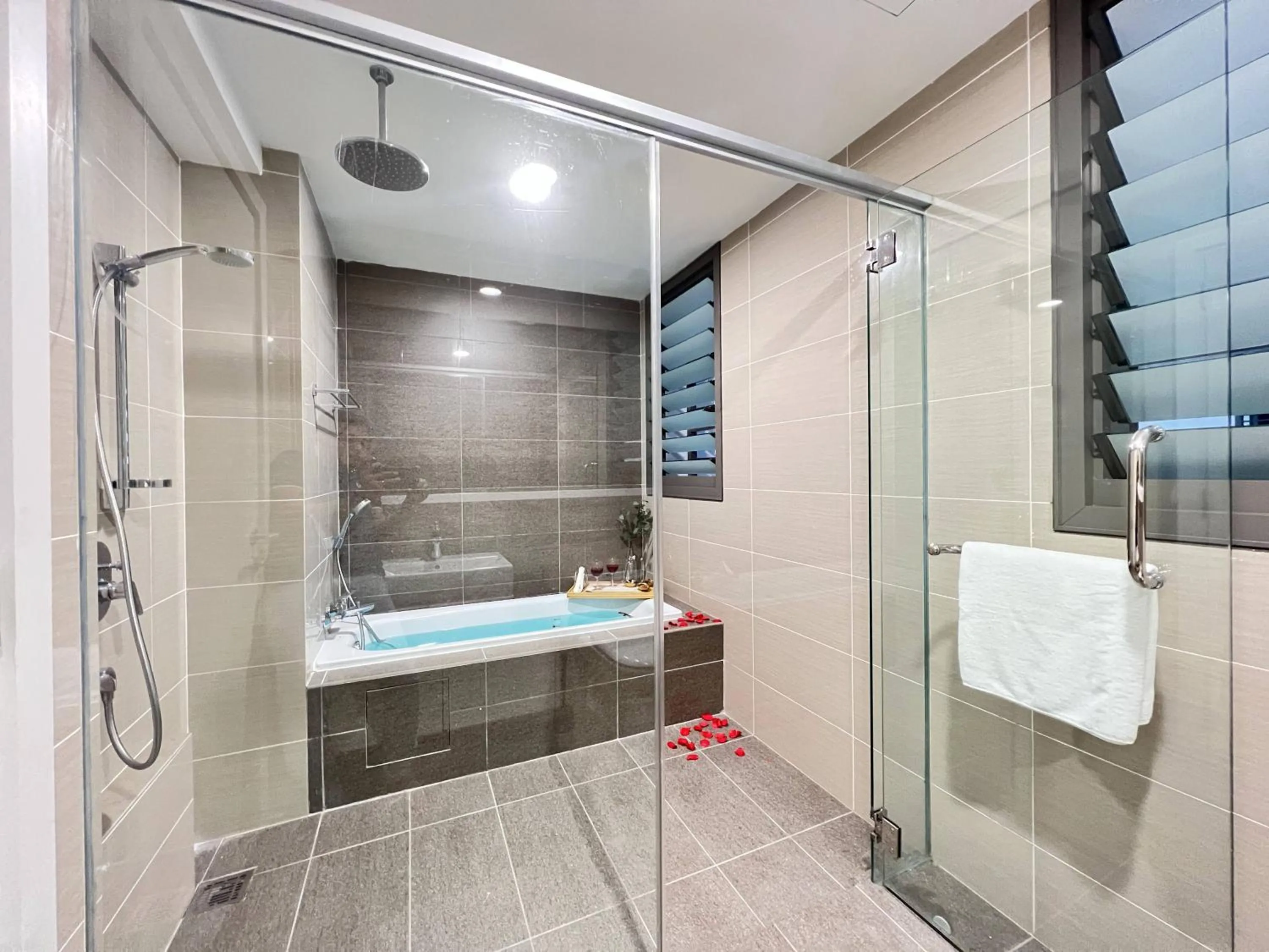 Shower in Iskandar Residence @ UHA