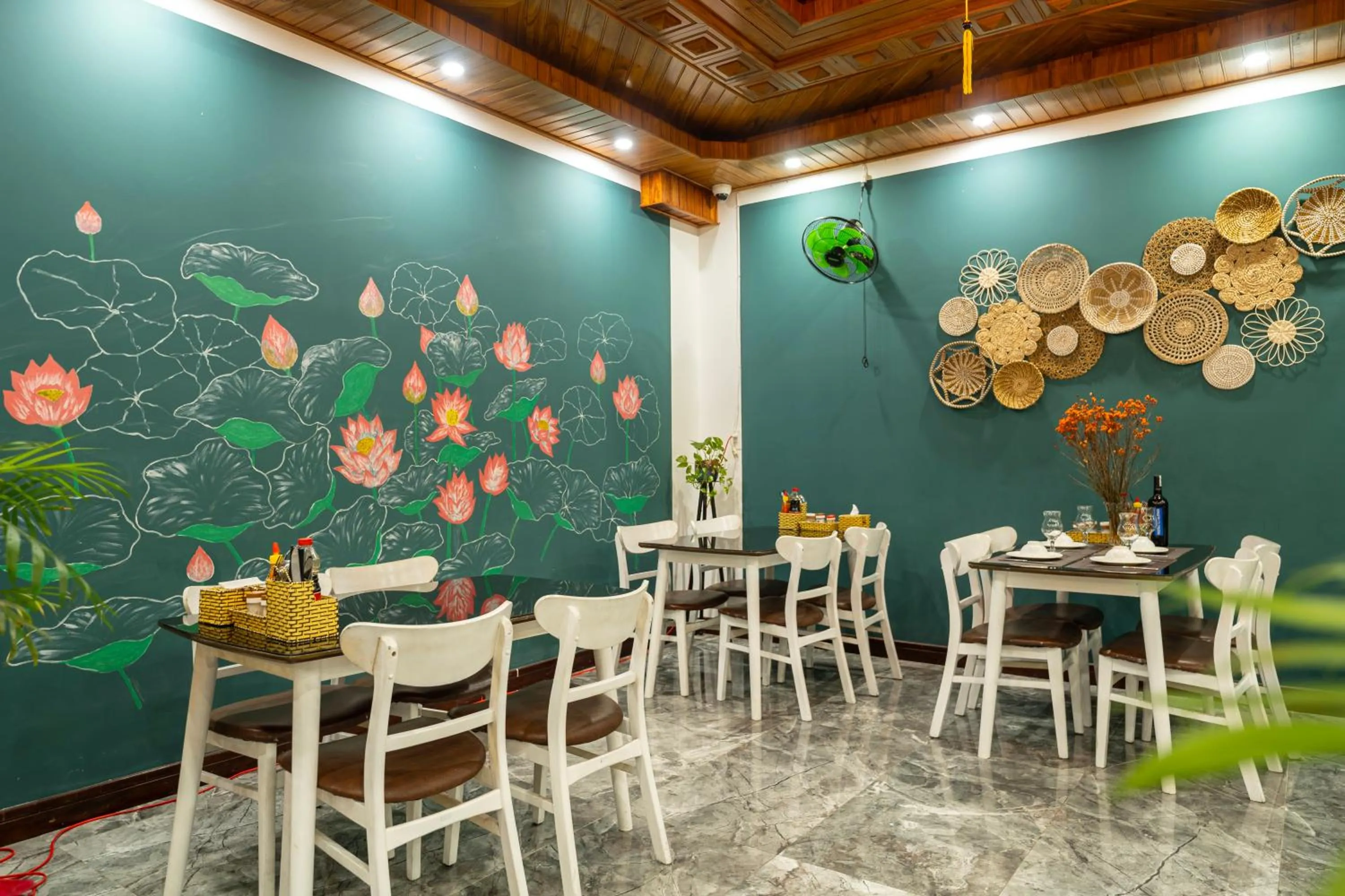 Restaurant/places to eat in May Boutique Villa Hội An