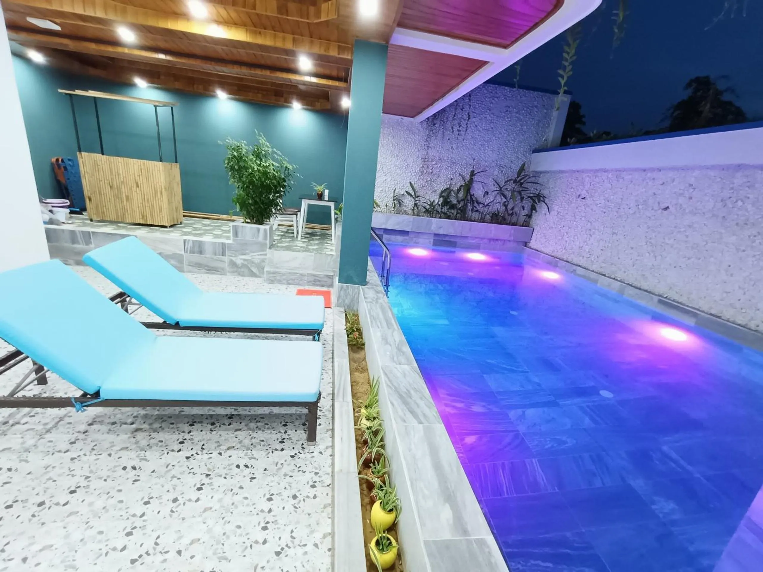 Swimming pool in Southern River Hotel