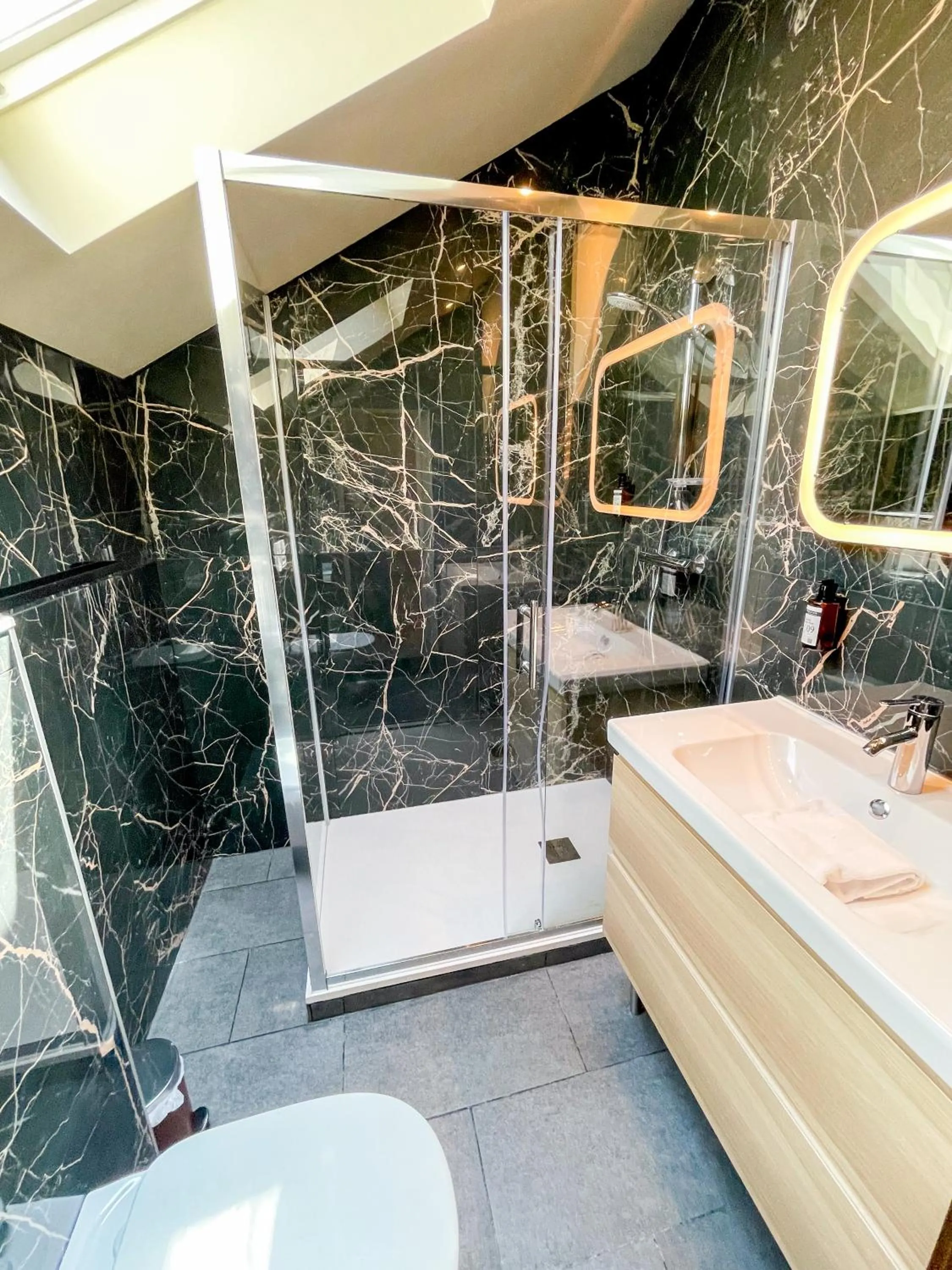 Shower, Bathroom in La Collégiale