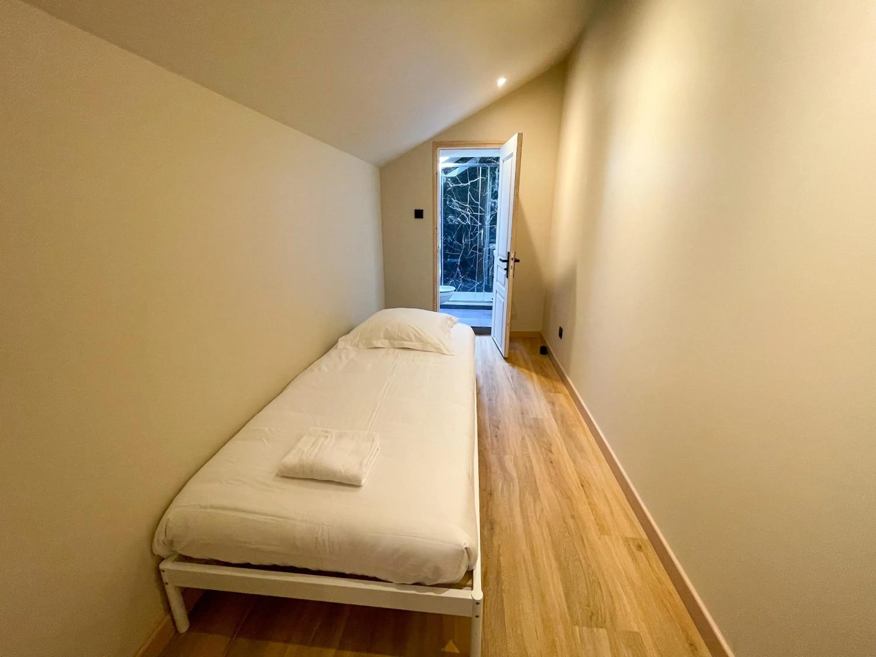 Bed in La Collégiale