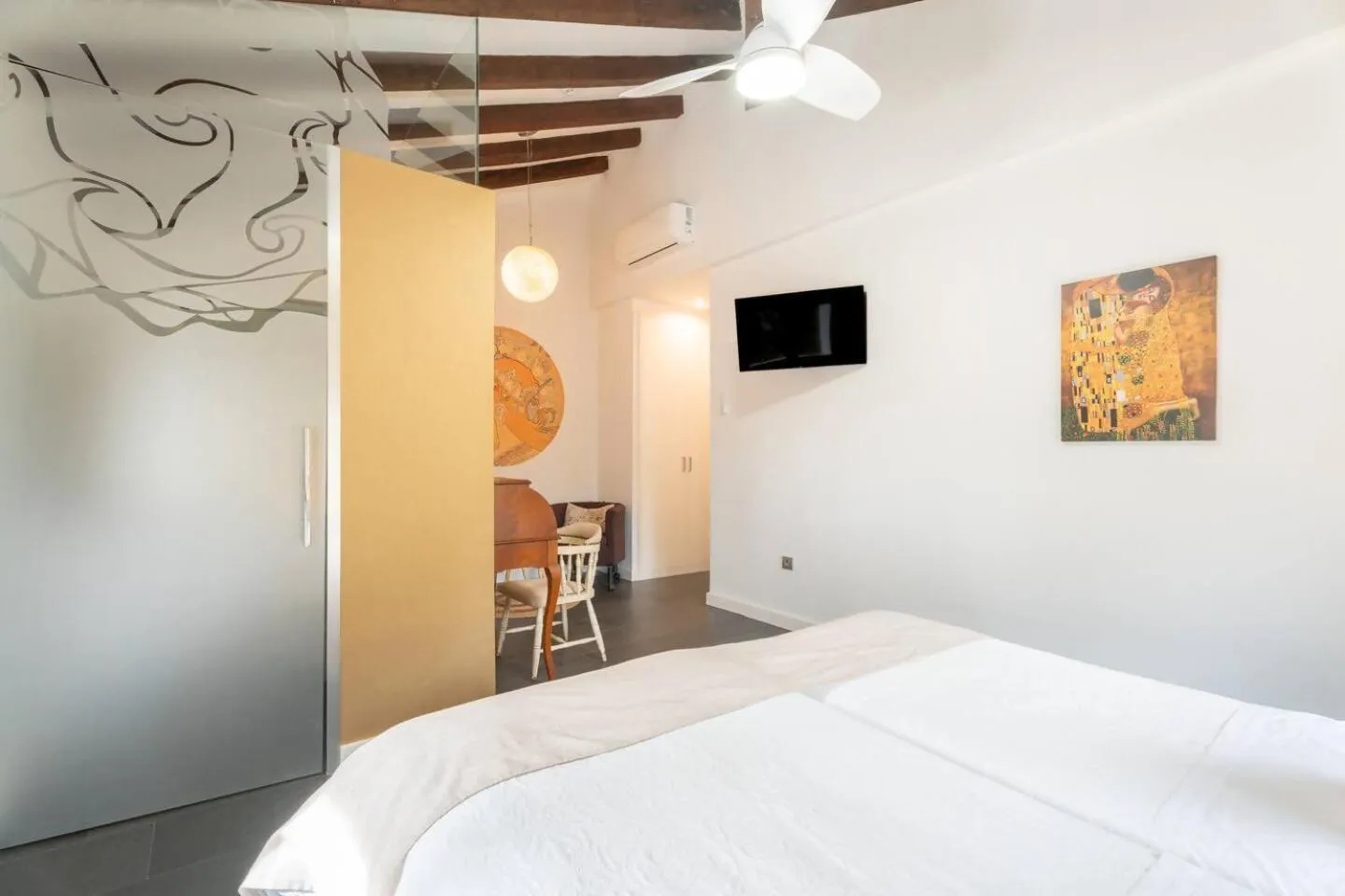 Bed in 1893 Hotel Boutique