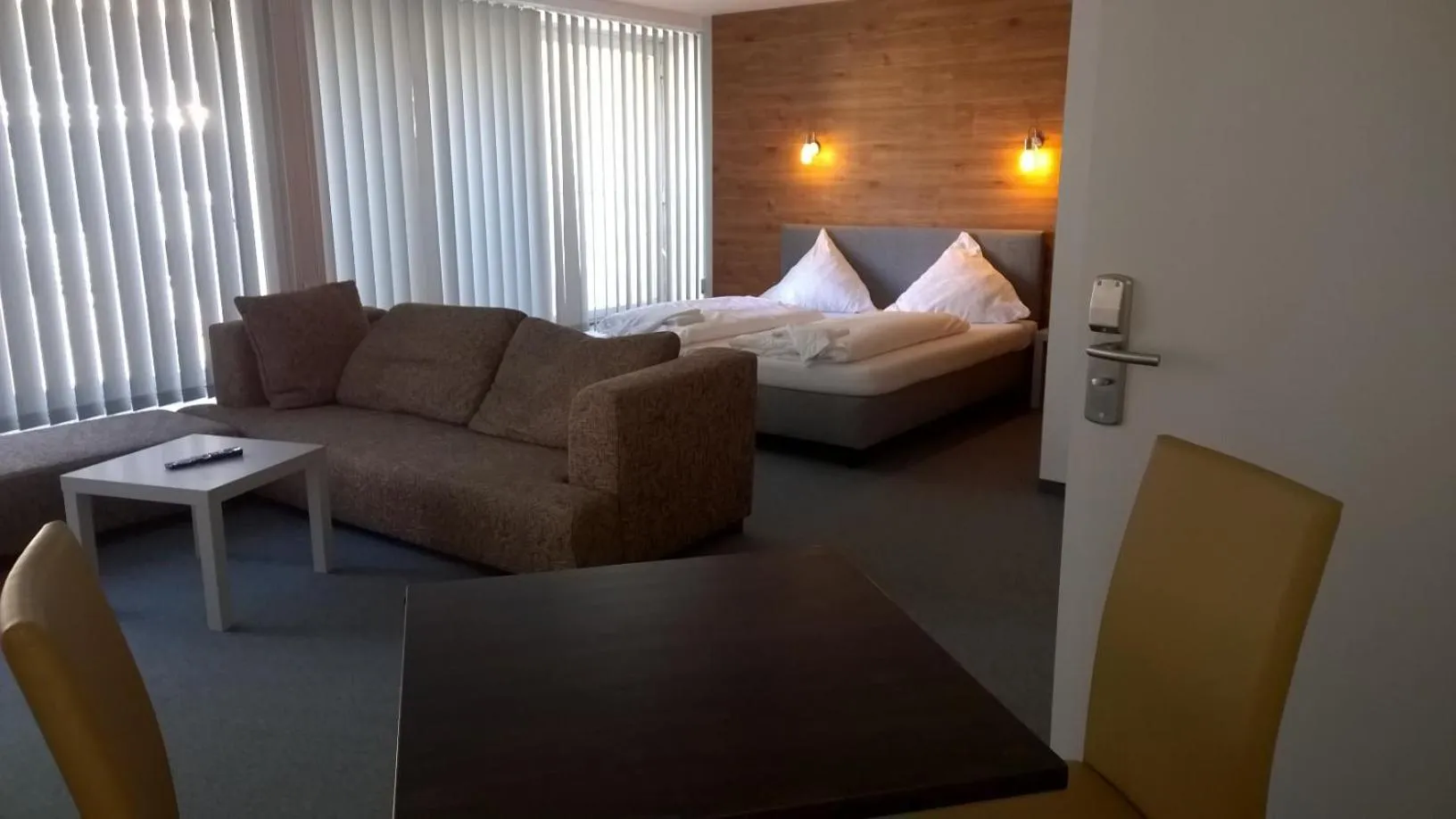 Photo of the whole room, Bed in CREO Munich City