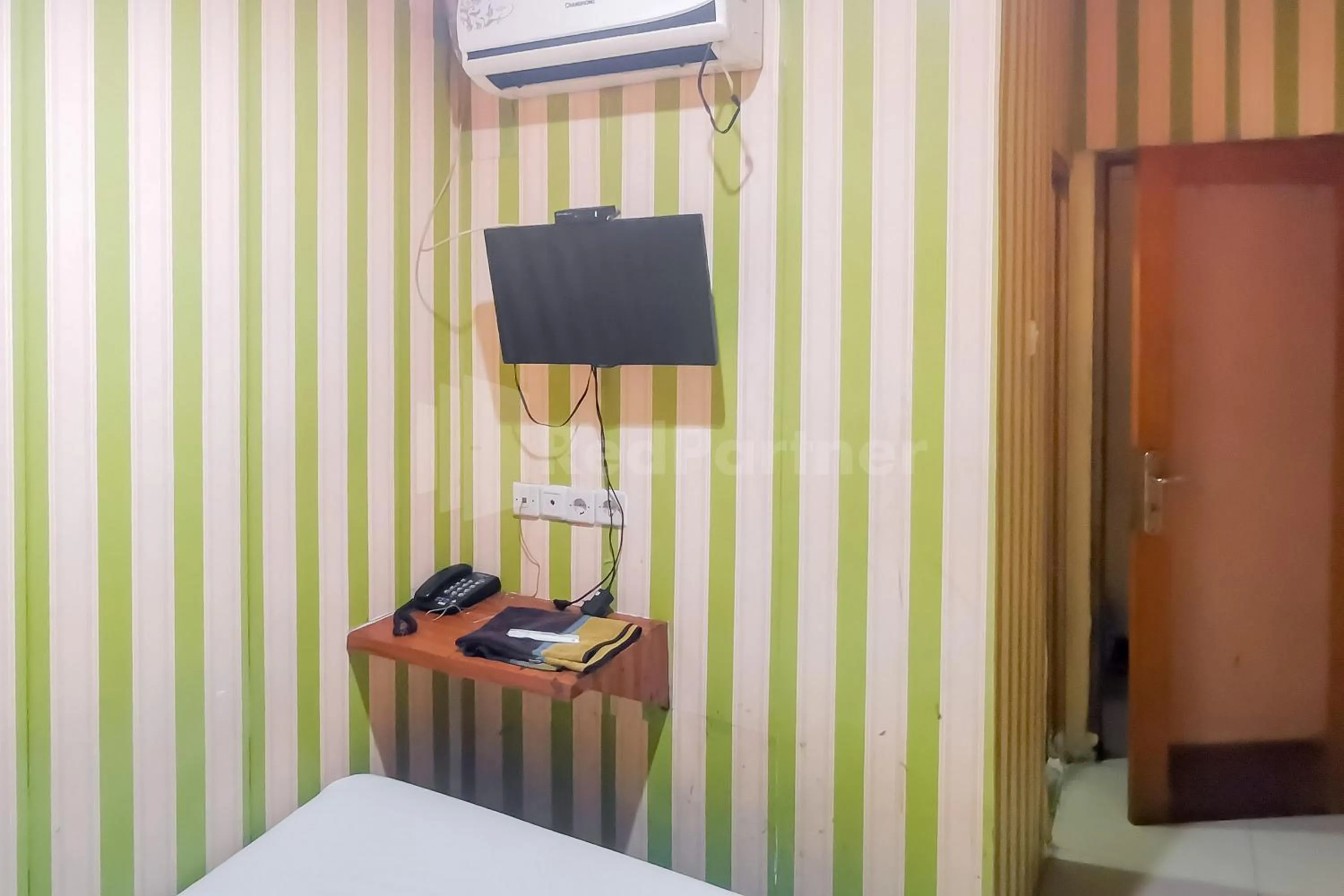 Bedroom, Bed in Tangki Residence 2 RedPartner