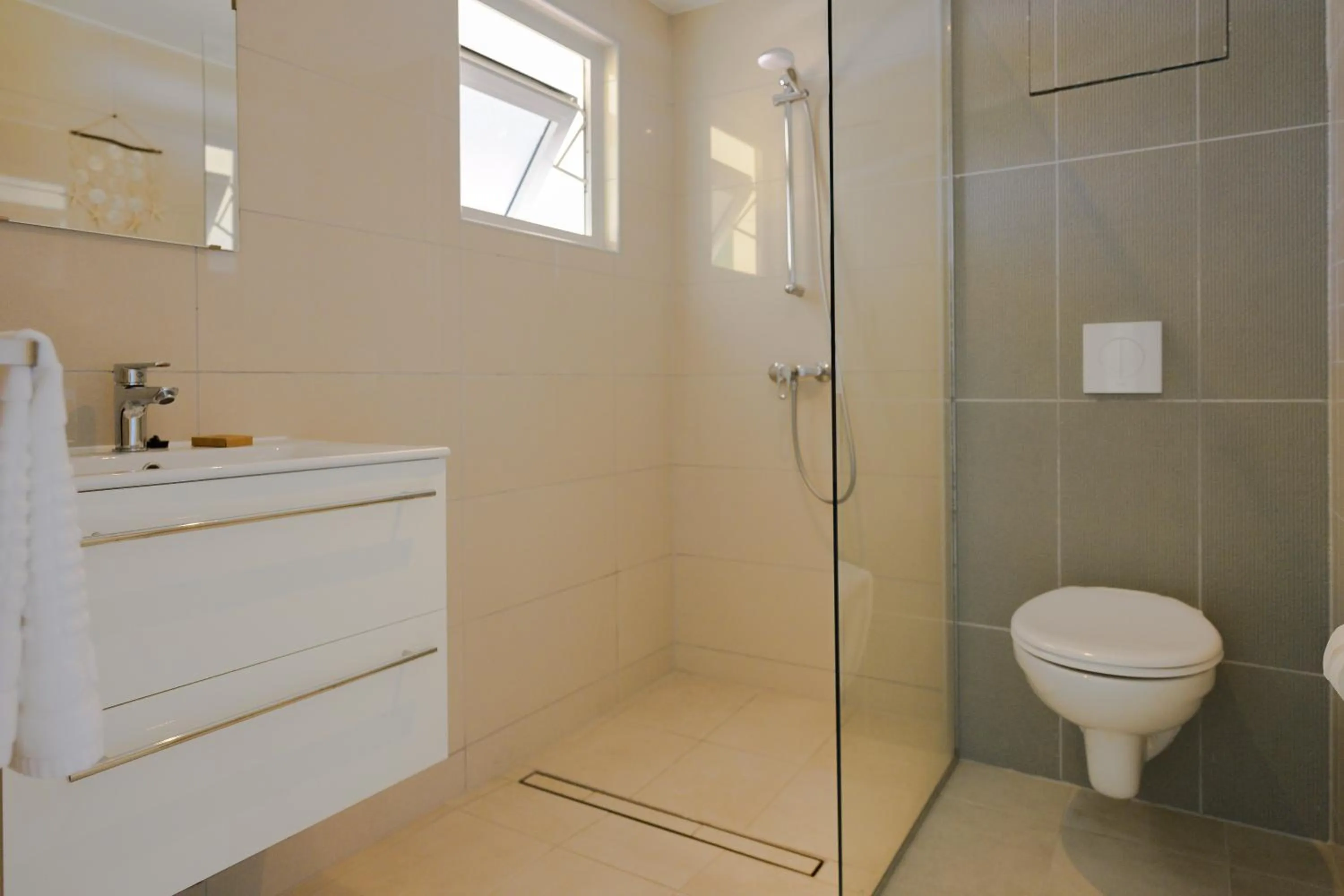 Shower in MERAKII SEAVIEW ESCAPE CURACAO