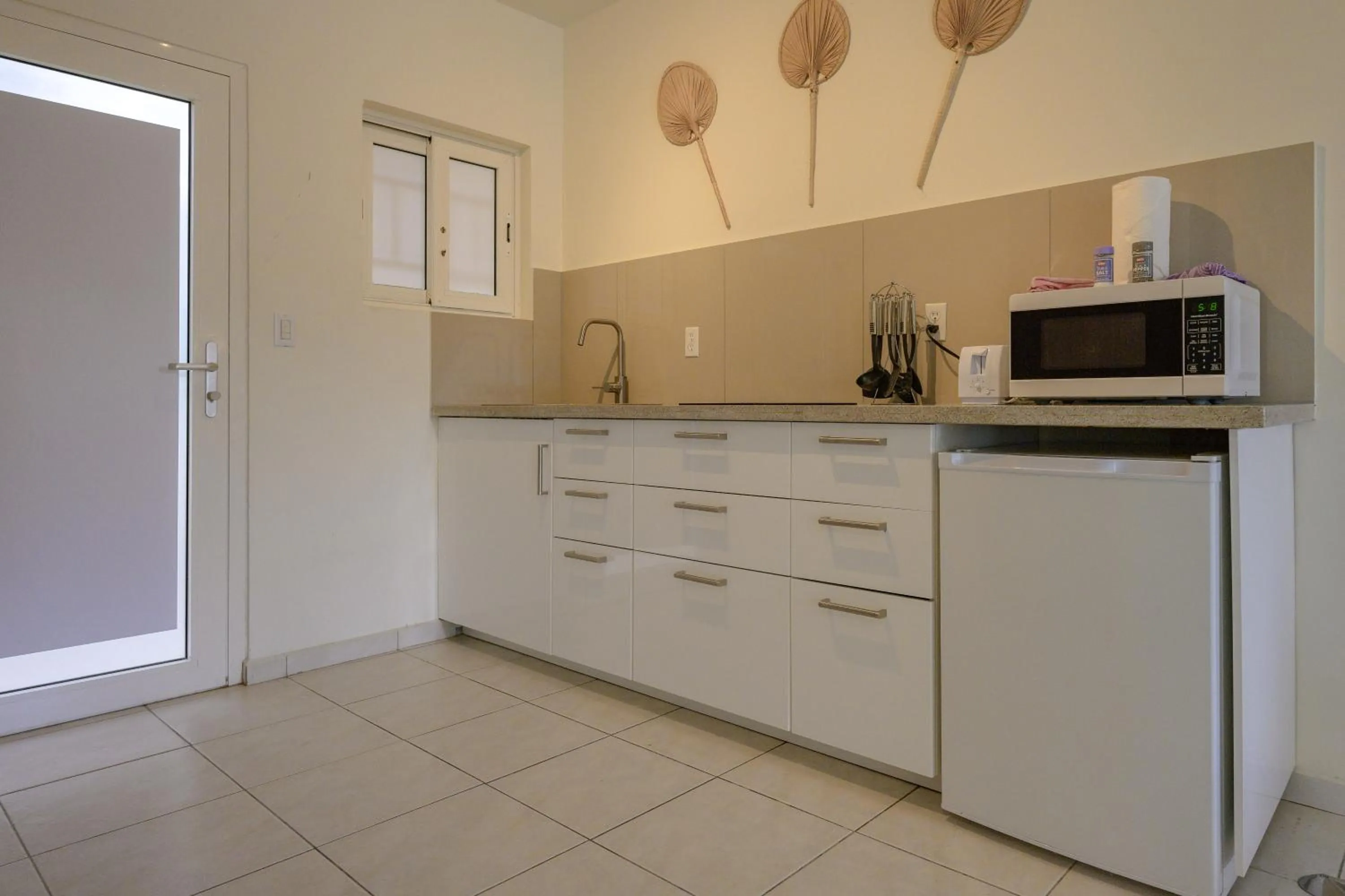 microwave in MERAKII SEAVIEW ESCAPE CURACAO