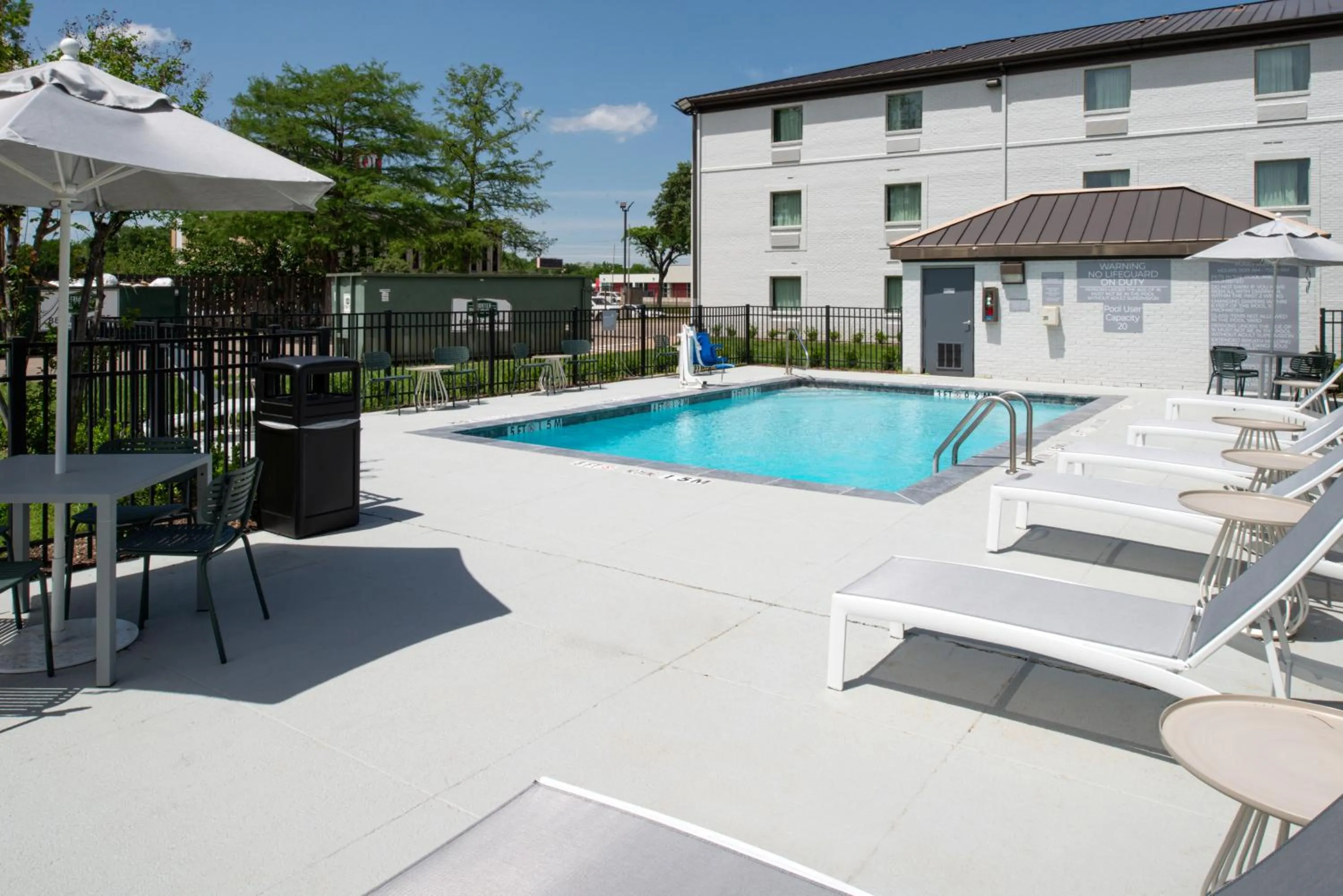 Swimming pool in Spark By Hilton Dallas Medical District Love Field