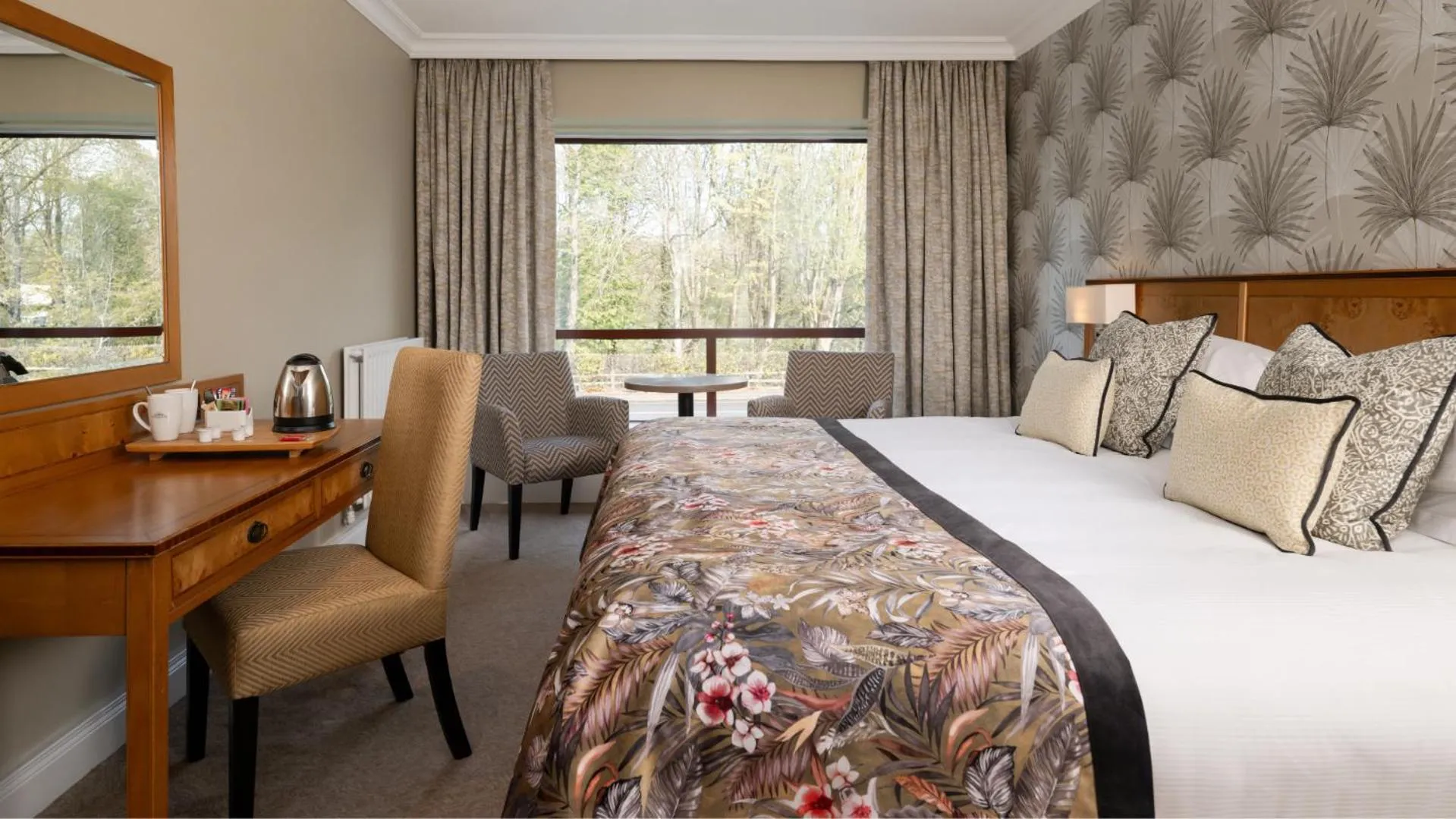 Bed in Everglades Hotel