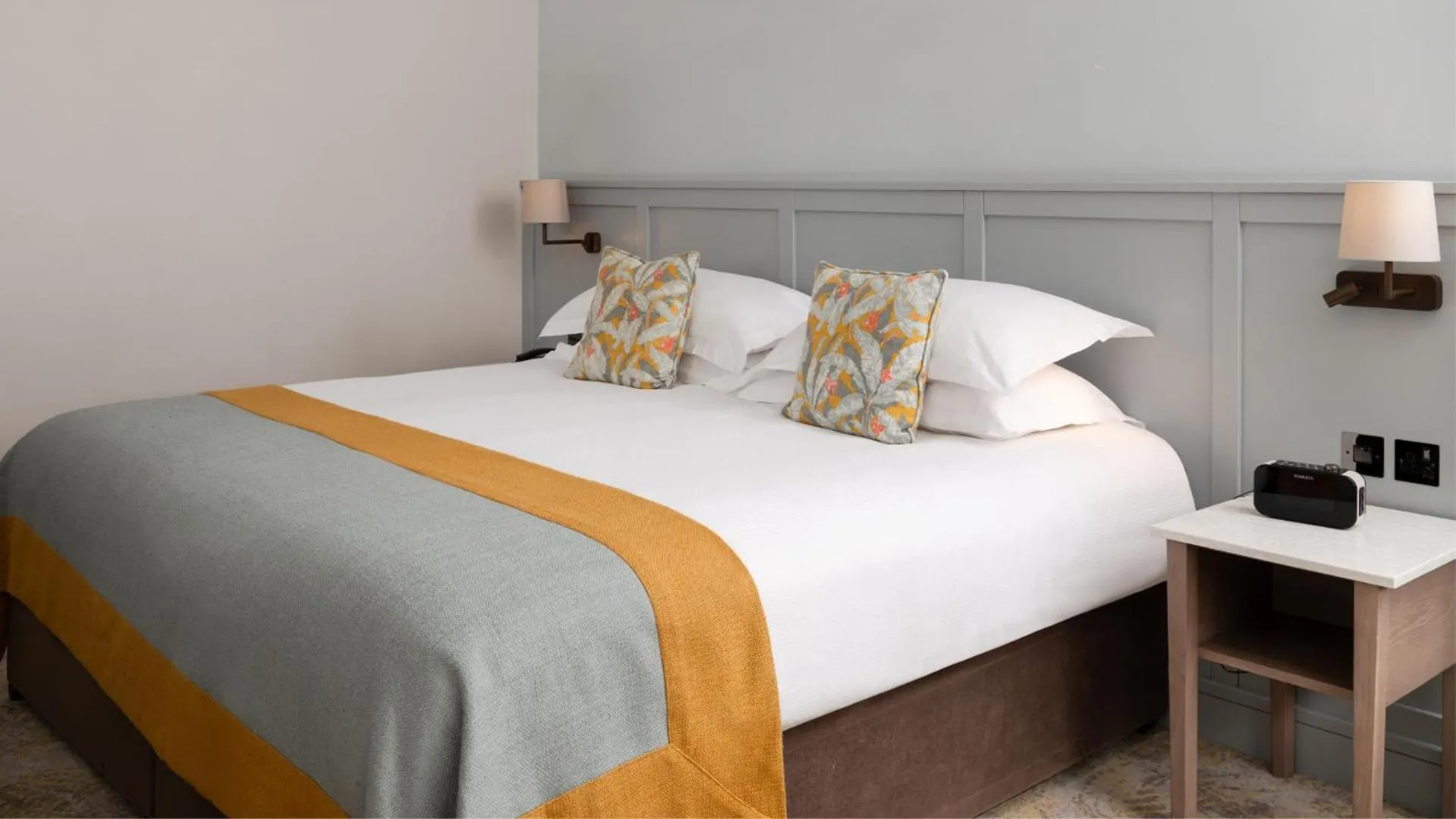 Bed in Everglades Hotel