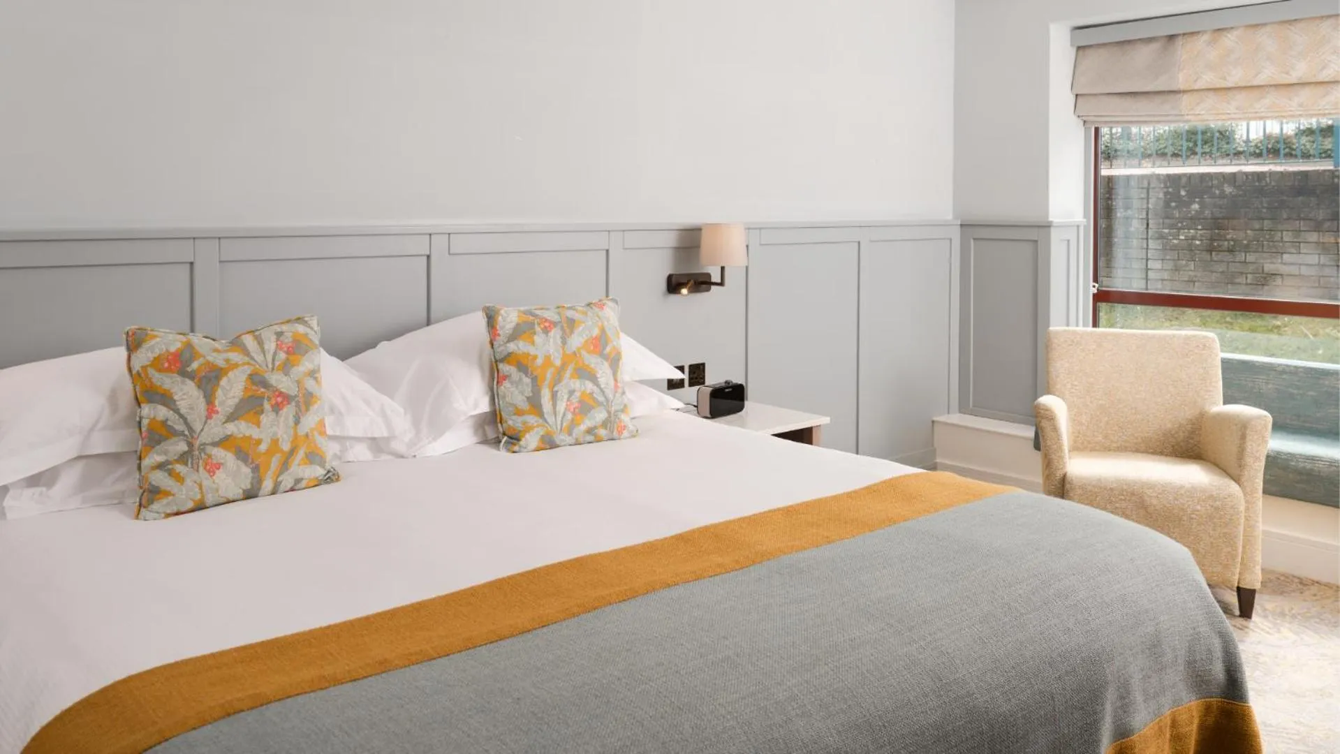 Bed in Everglades Hotel