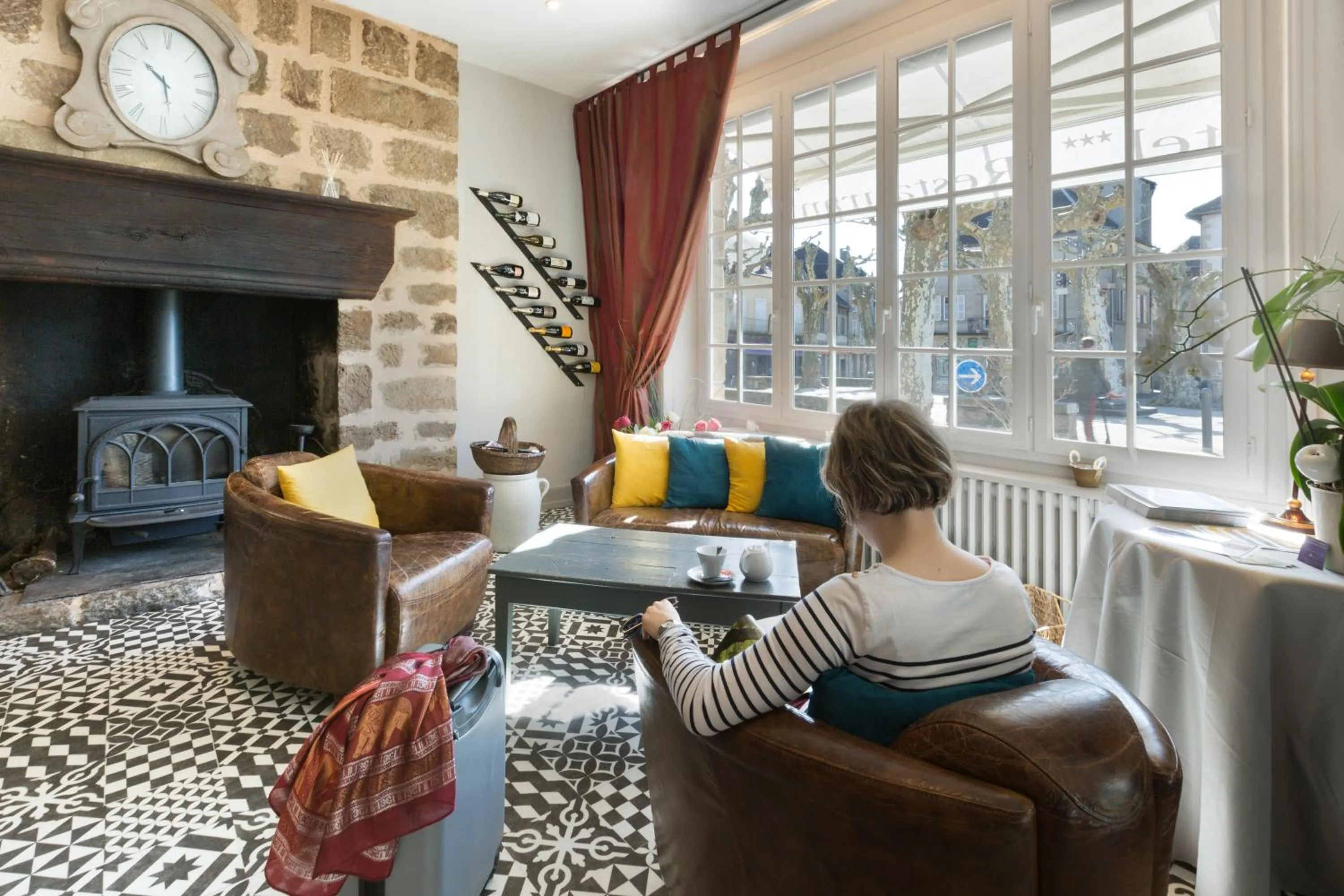 Lobby or reception in Logis Hôtel Le Beaulieu