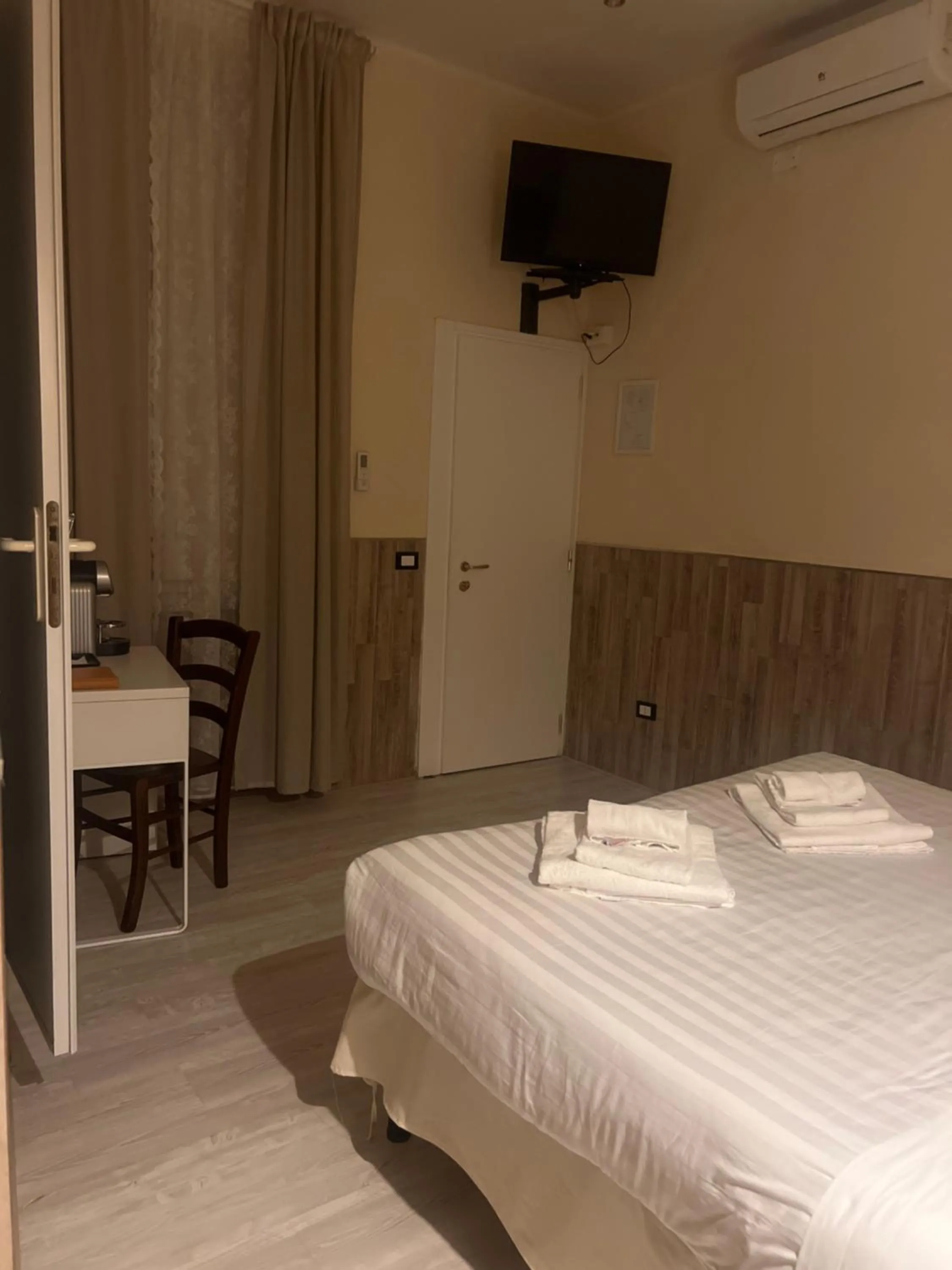 Bedroom, Bed in Antico Hotel Moderno