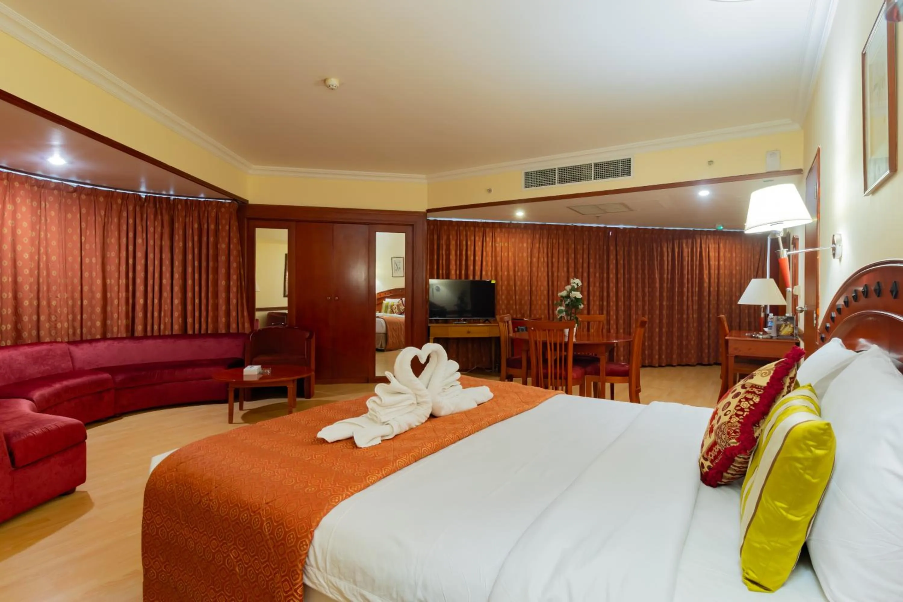 Living room, Bed in City Palace Hotel