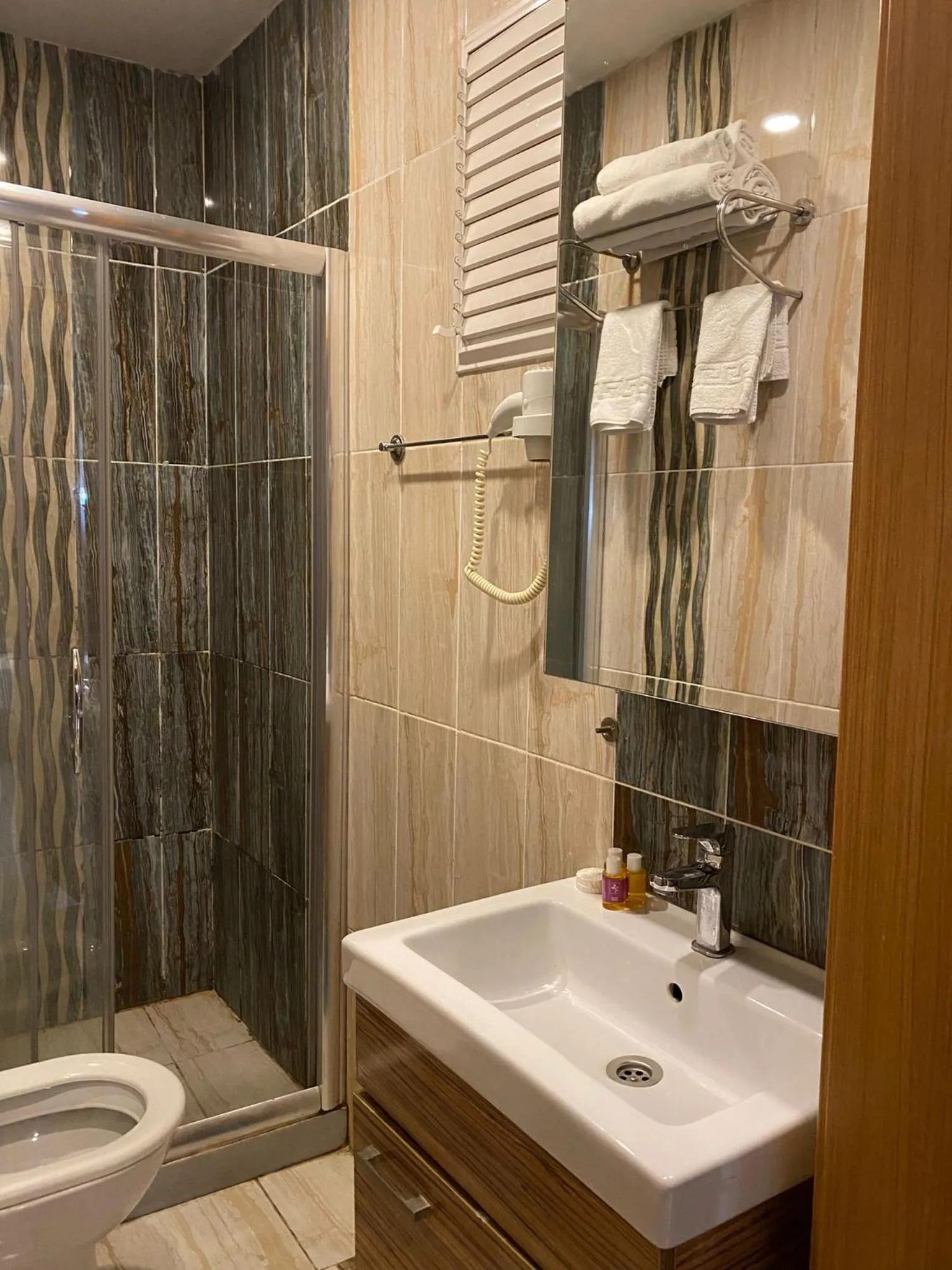Shower in Riverland Suites Apart Hotel