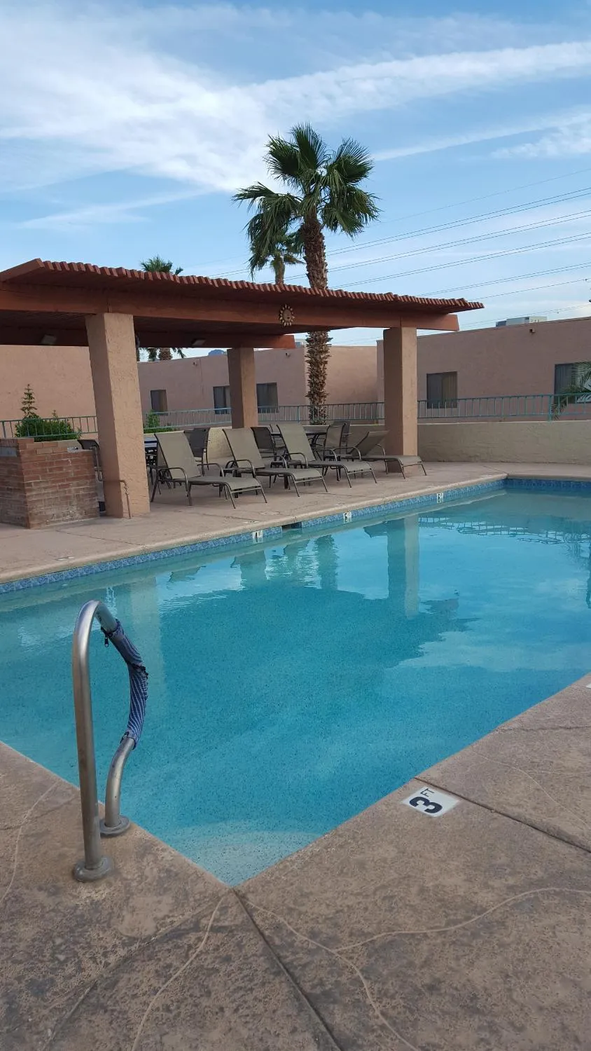 Swimming pool in GetAways at Havasu Dunes Resort