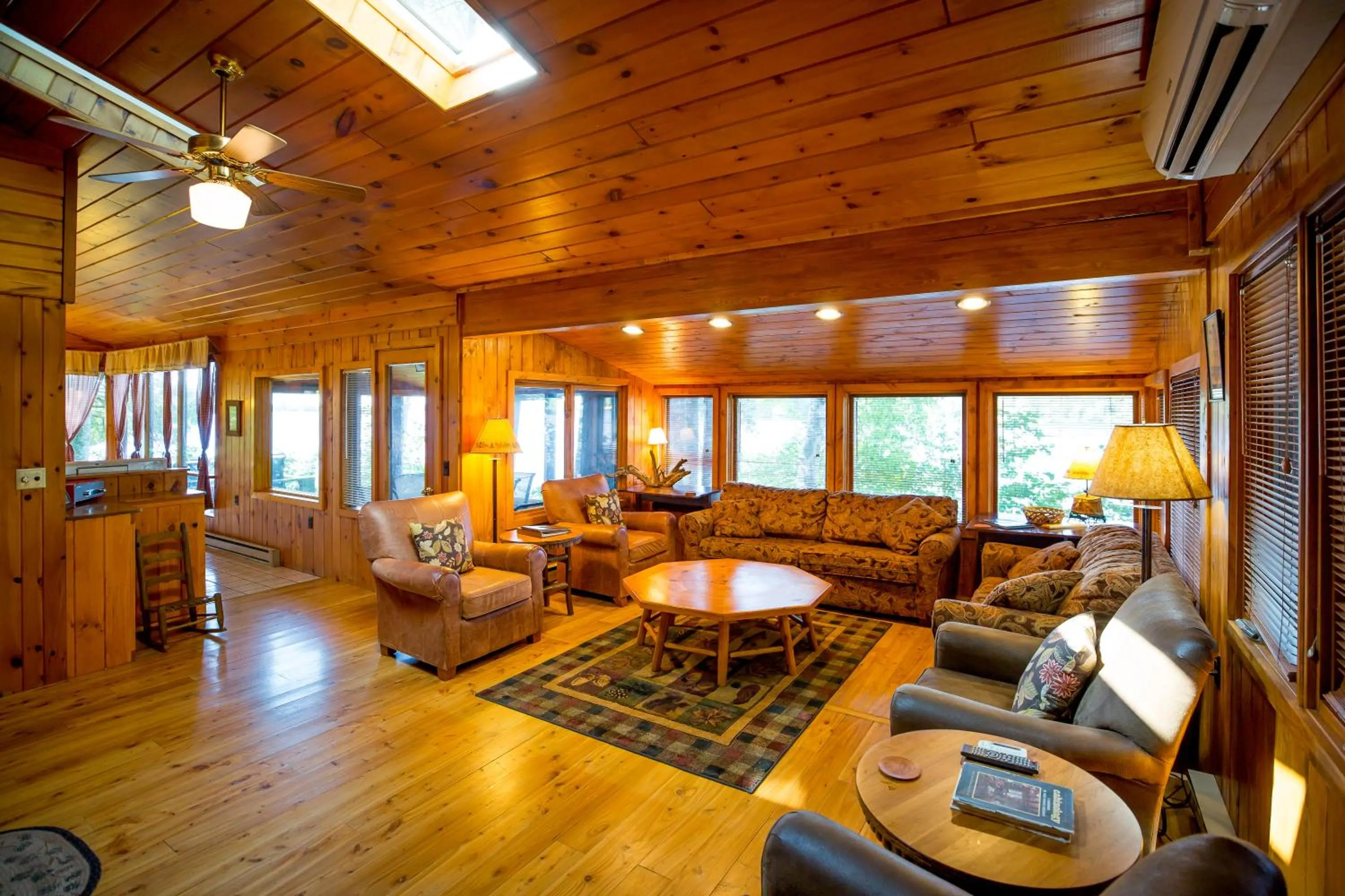 Living room in Ludlow's Island Resort